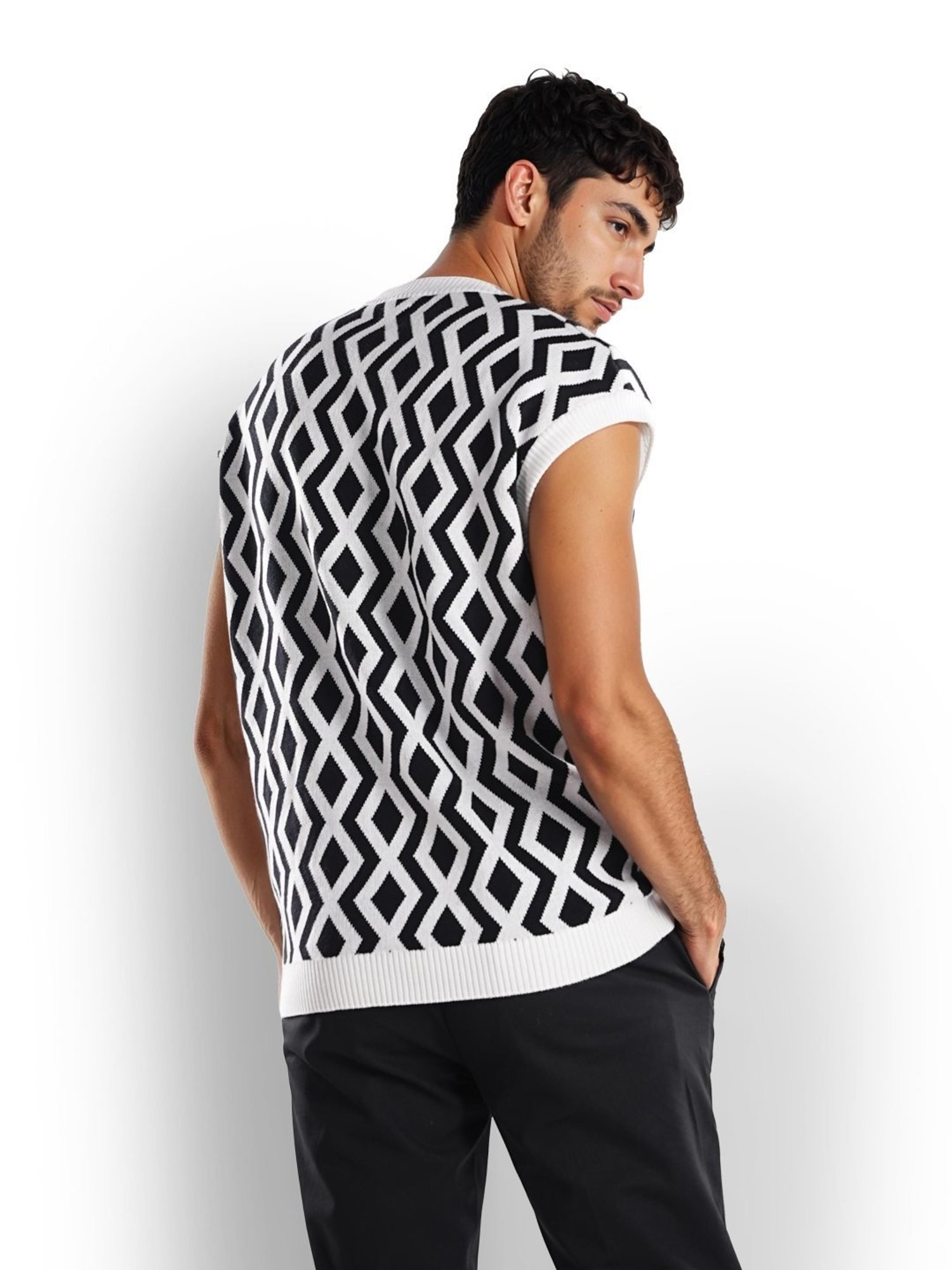 Celio* Black Regular Fit Printed Sweater