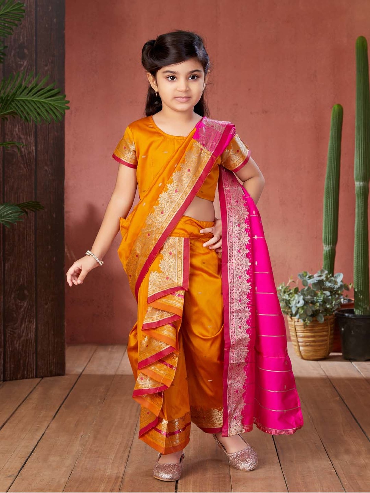 LilPicks Kids Green & White Regular Fit Saree