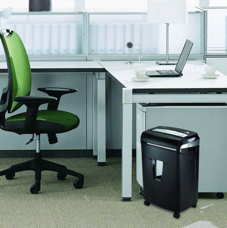 Aurora JamFree AU1235XA 12-Sheet Cross-Cut Paper / Credit Card Shredder with Pull-Out Wastebasket