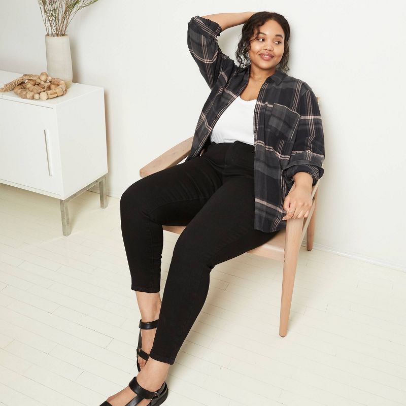 Women's Plaid Long Sleeve Button-Down Shirt - Universal Thread™ Charcoal Gray M