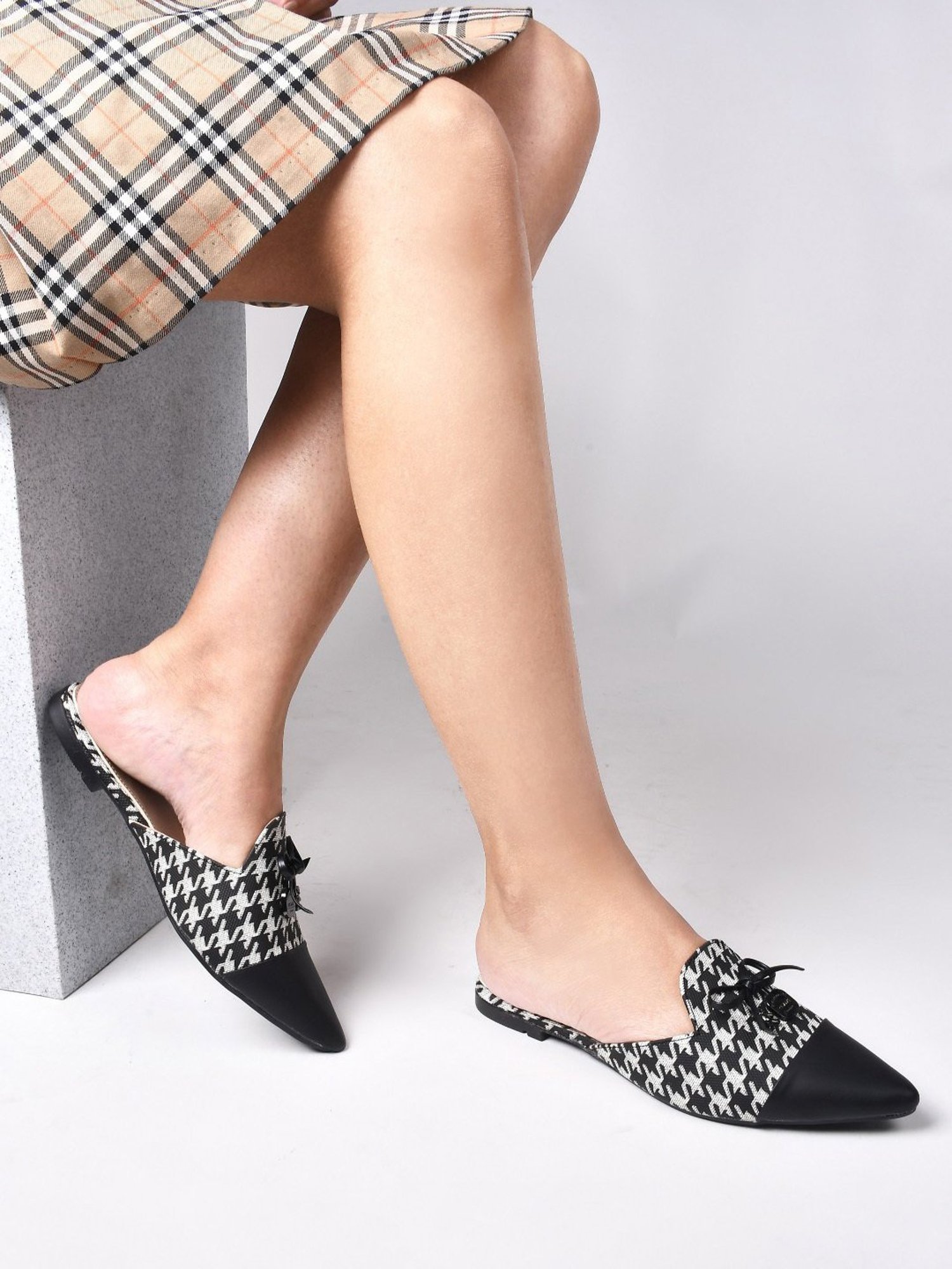 The White Pole Women's Black Mule Shoes