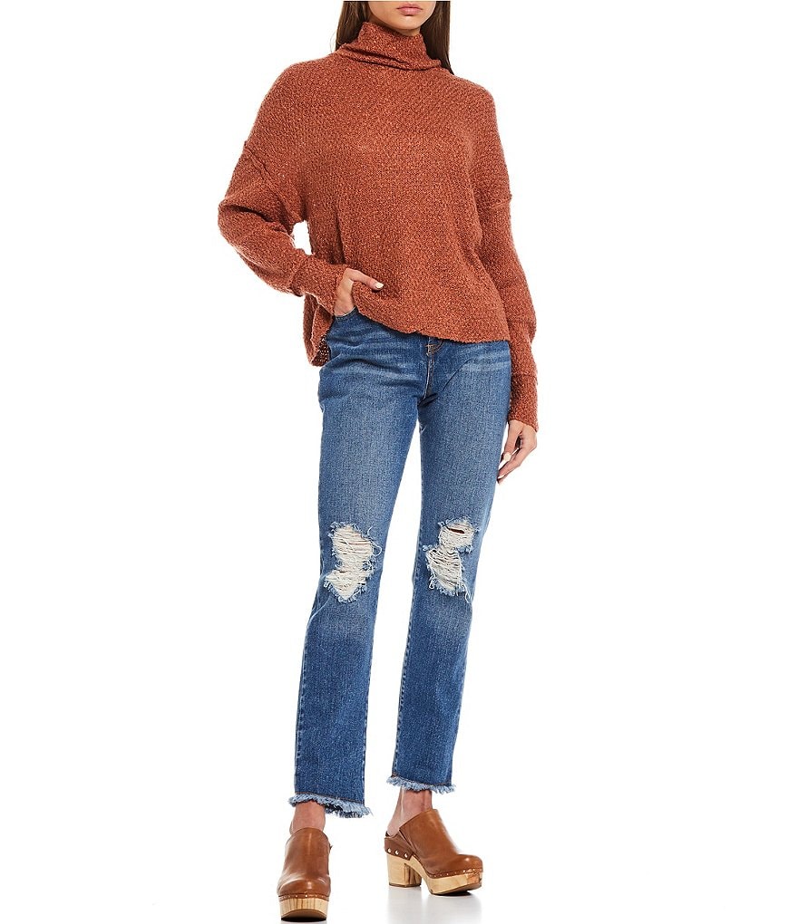 GB Round Neck Fuzzy Eyelash Sweater