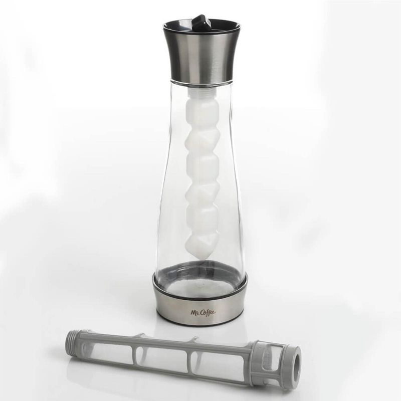 Nespresso Vertuo Plus  Coffee and Espresso Machine by De'Longhi with Aeroccino, Red