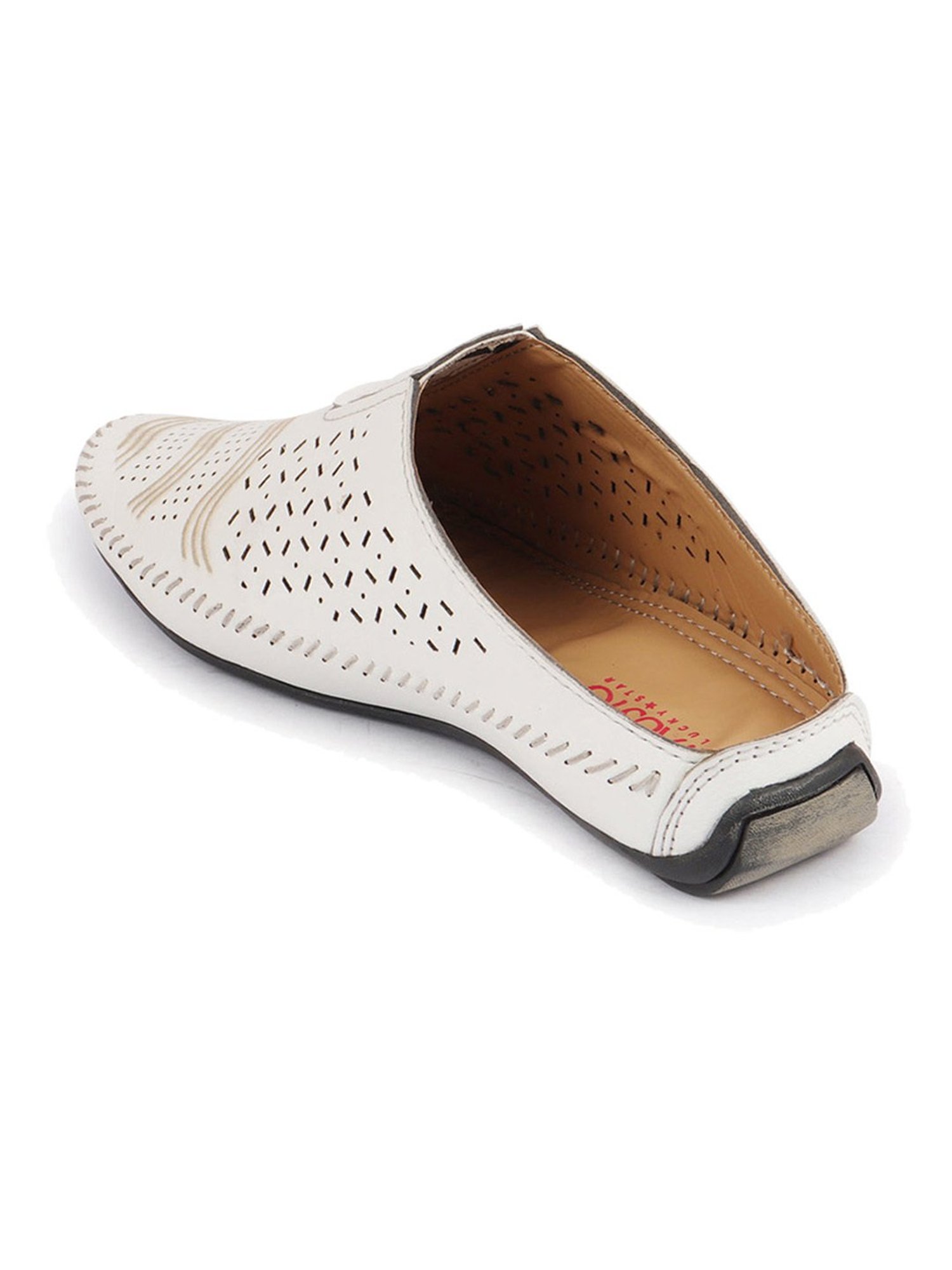 Walkway Men's Black Ethnic Juttis