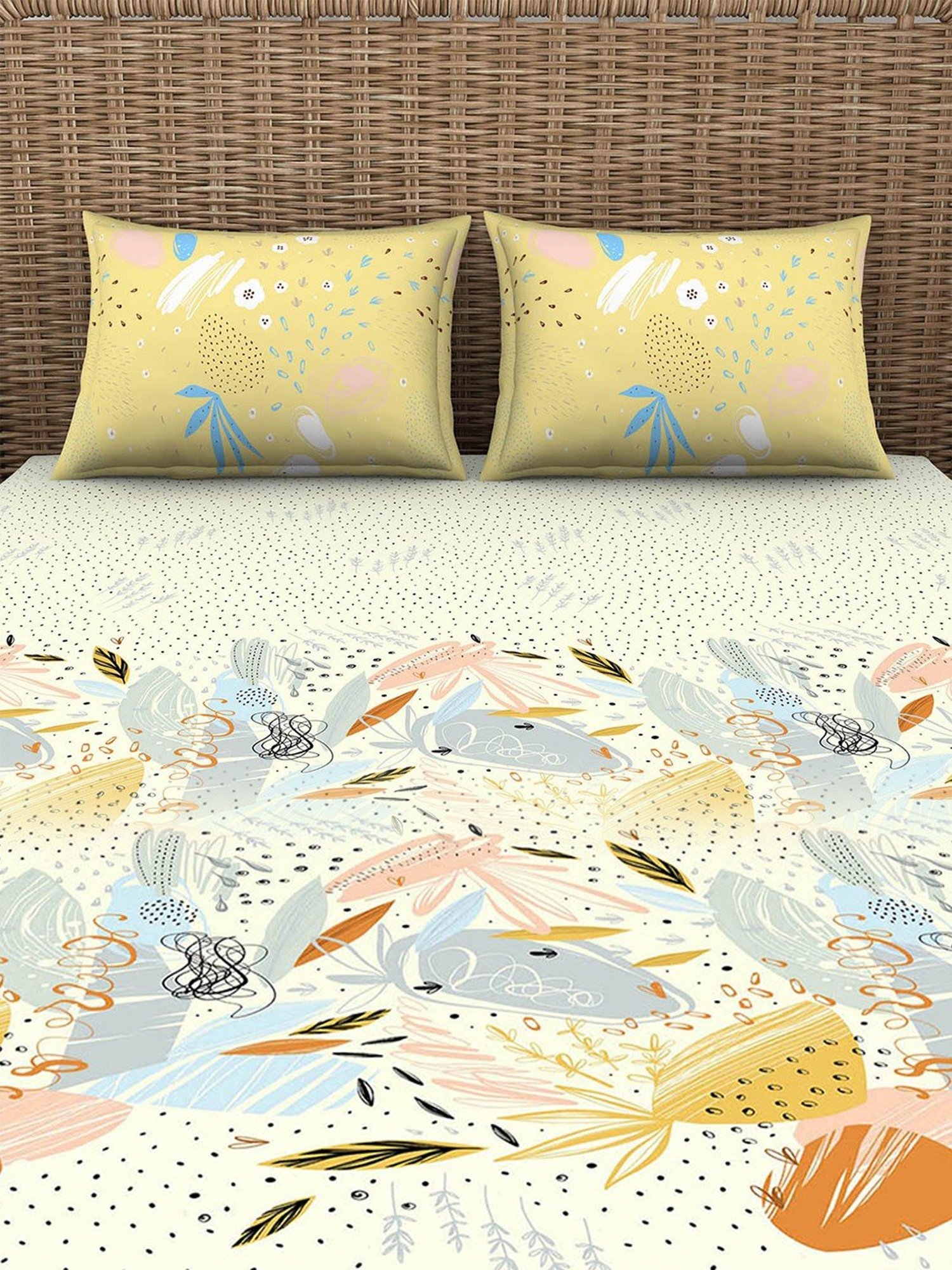 Spaces Printed Cream 144 TC Cotton King Fitted sheet with 2 Pillow Covers