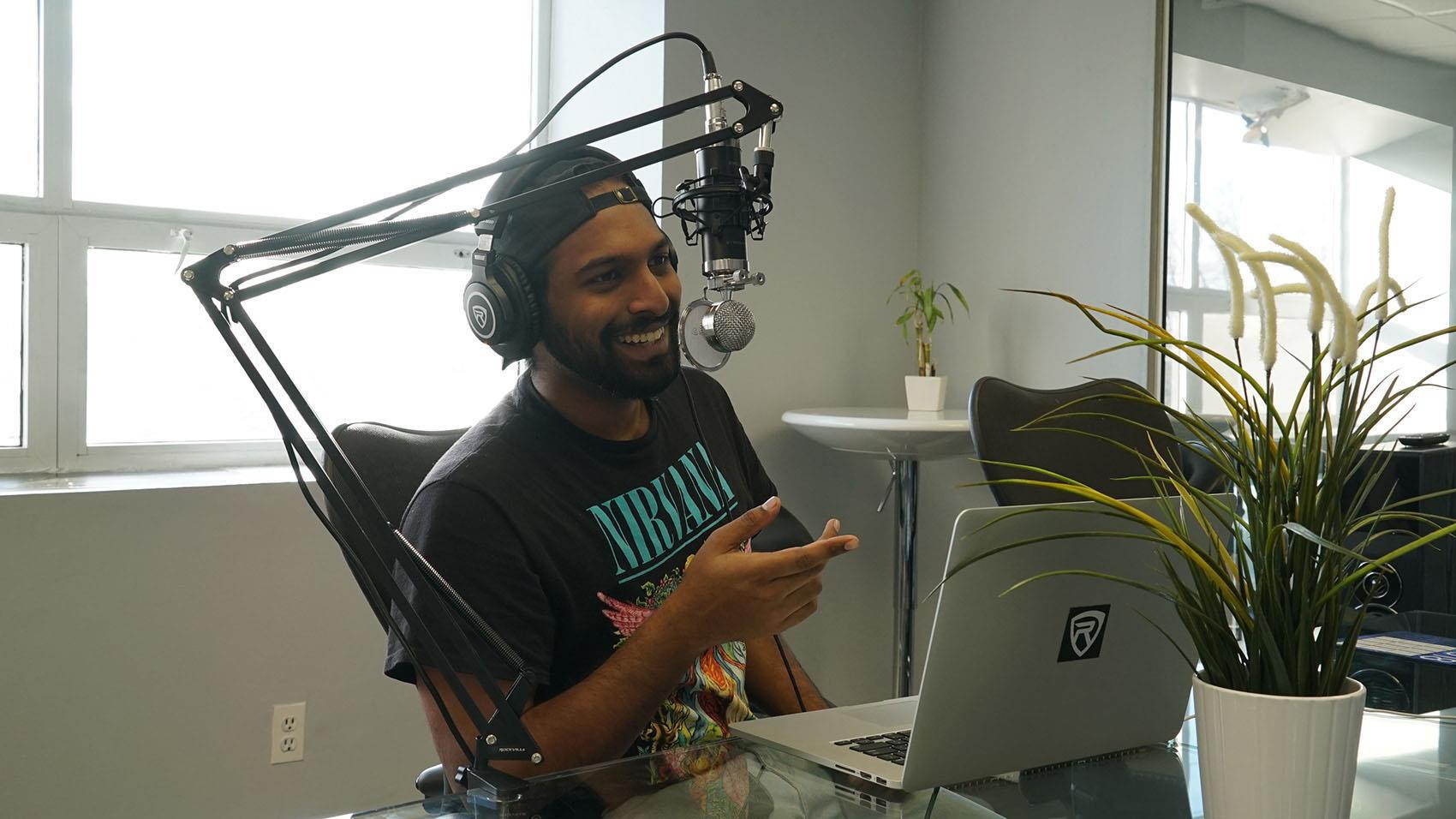 galaxy audio smbsspt shock mount desktop base with push to talk/push to lock switch for use with gooseneck microphone