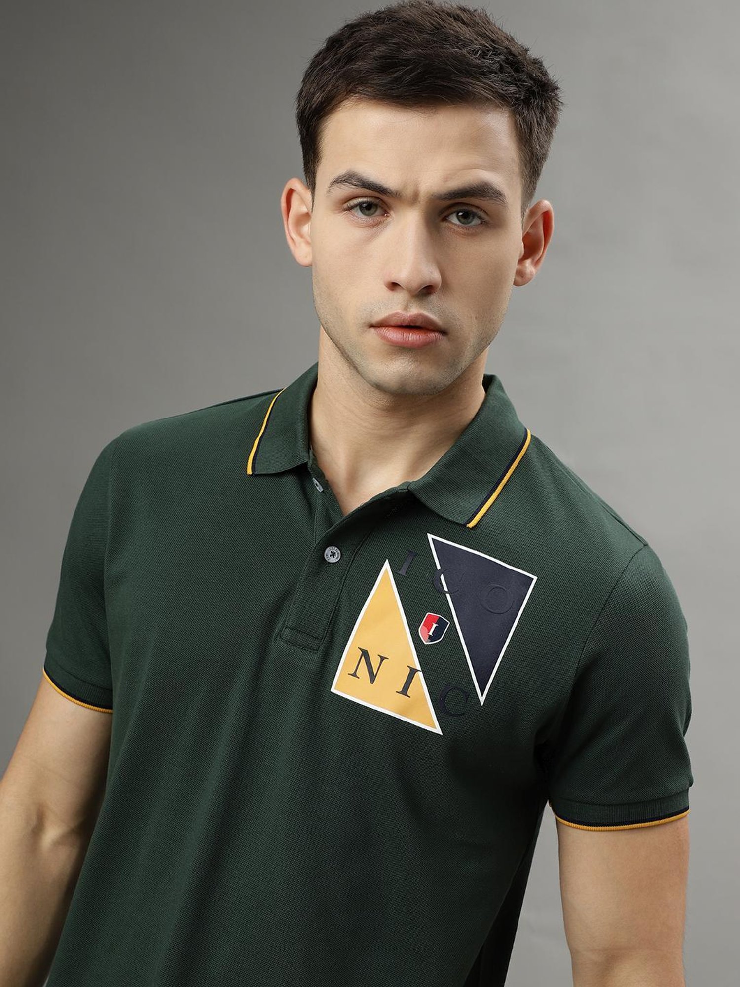 Iconic Men Colourblocked Regular Fit Cotton T-shirt