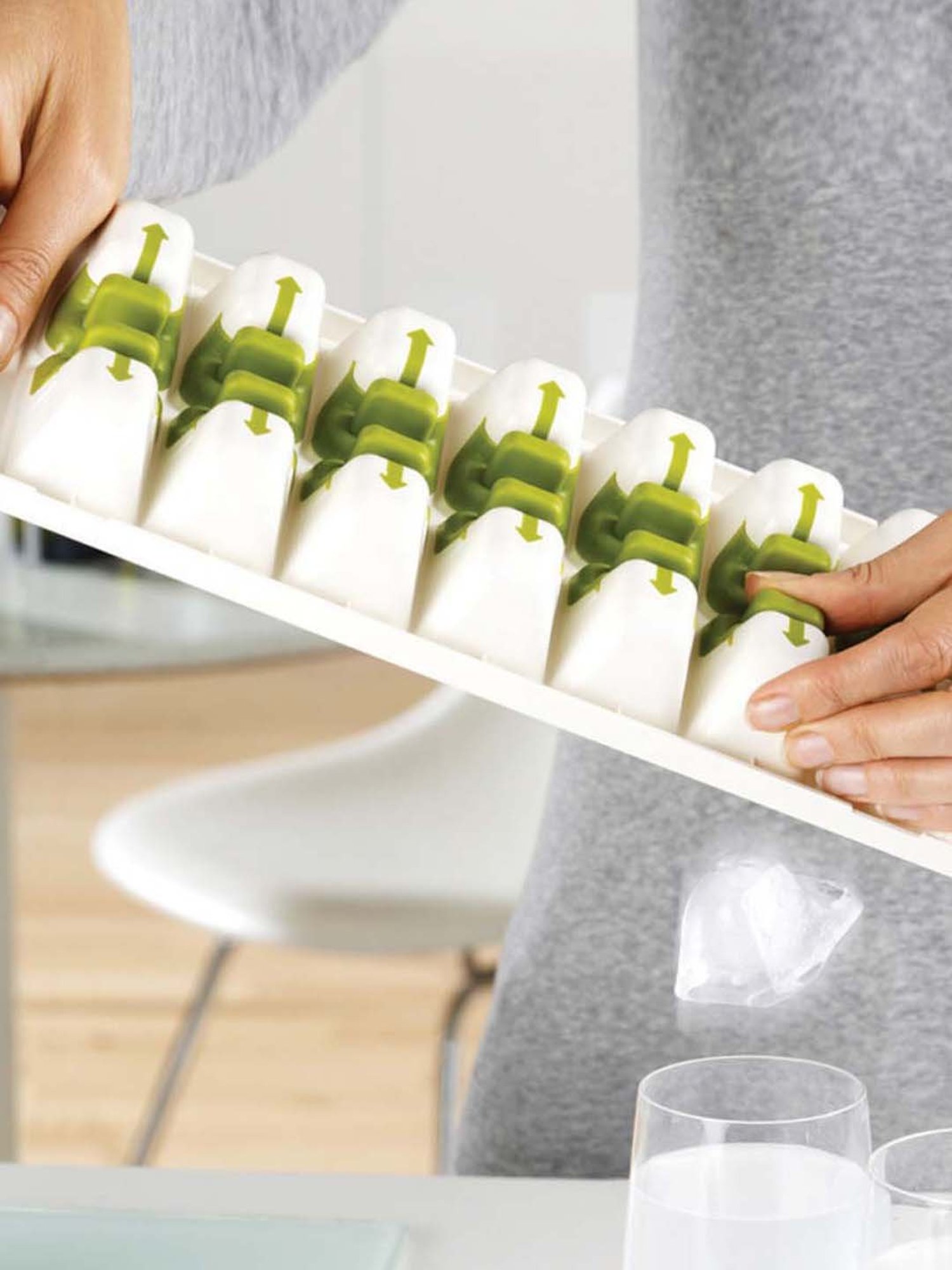 JOSEPH JOSEPH Green & White Polypropylene 31 cm Quick-Snap Ice Cube Tray - Set of 1