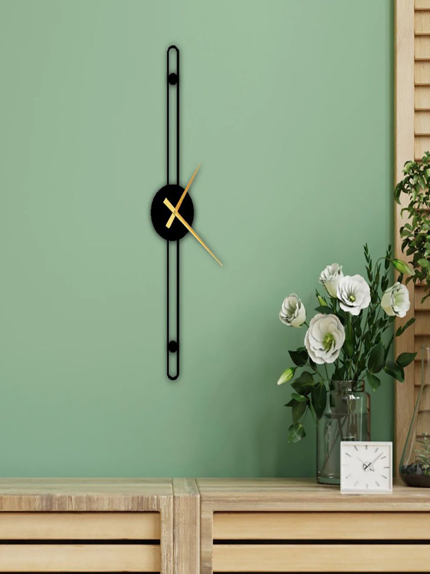 SEIKO classic black plastic wall clock with sweep movement