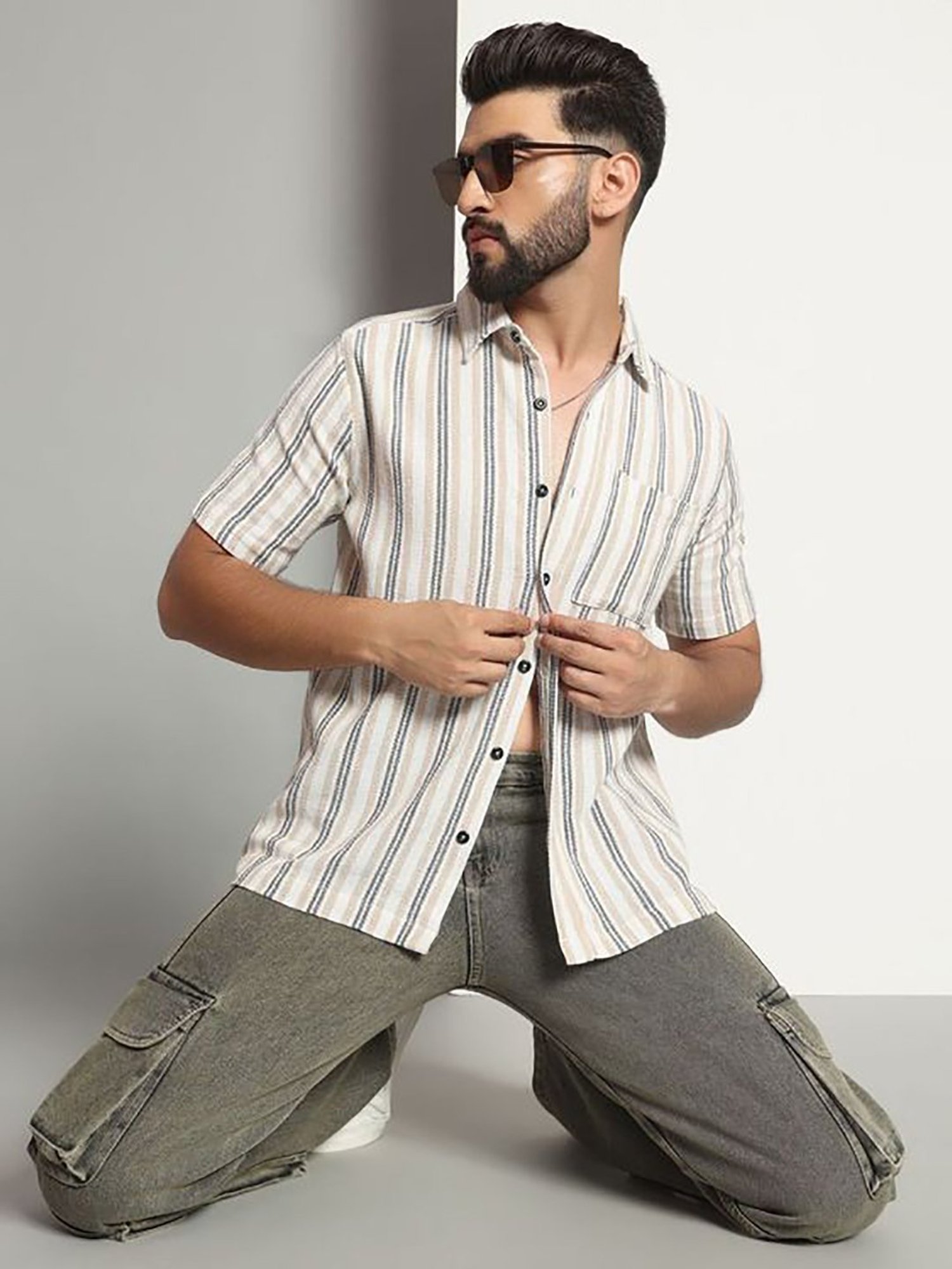CHIMPAAANZEE White Regular fit Stripes Casual Shirt