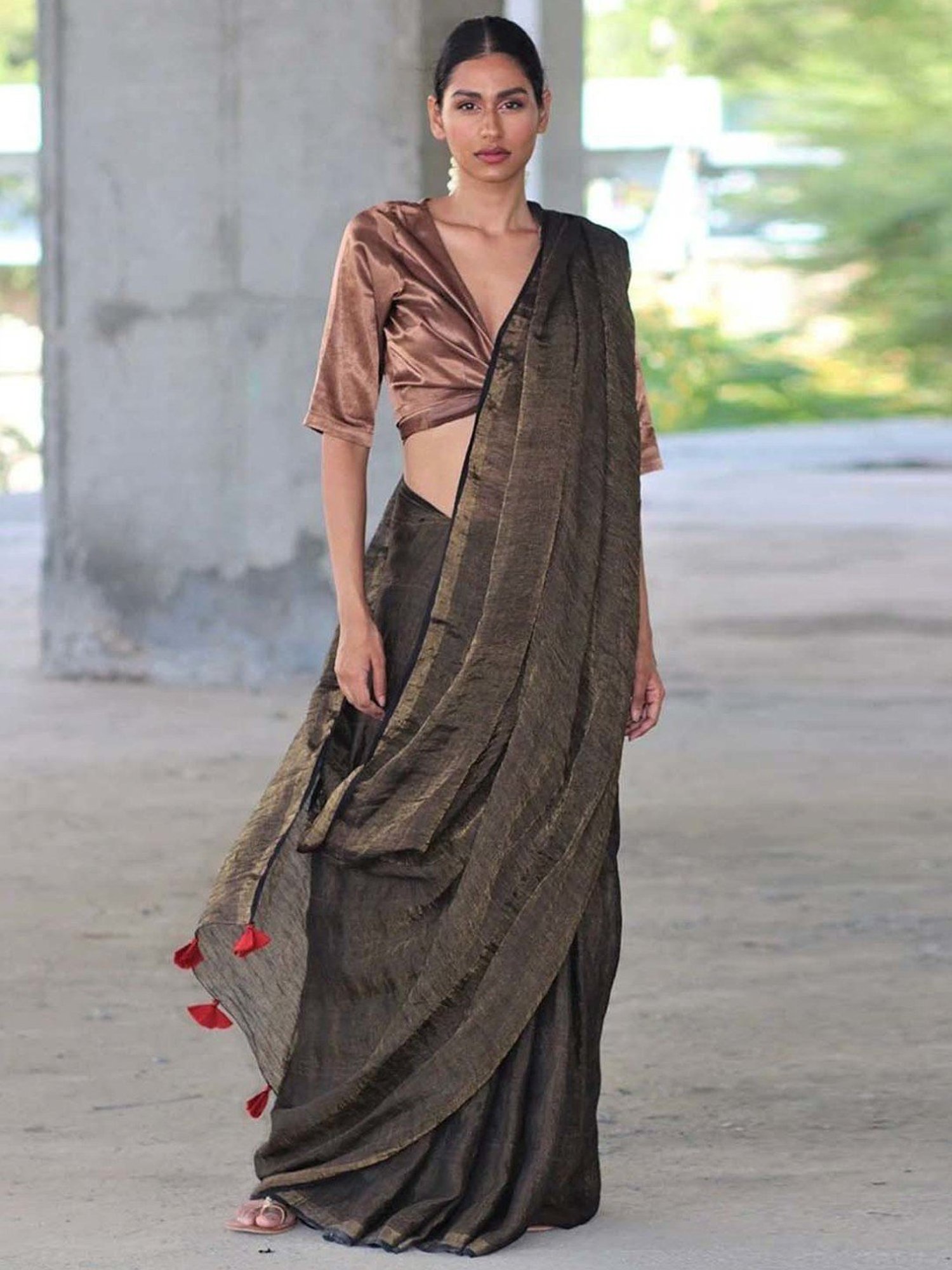 Chidiyaa Black Manjari Zari Pure Handwoven Linen Saree