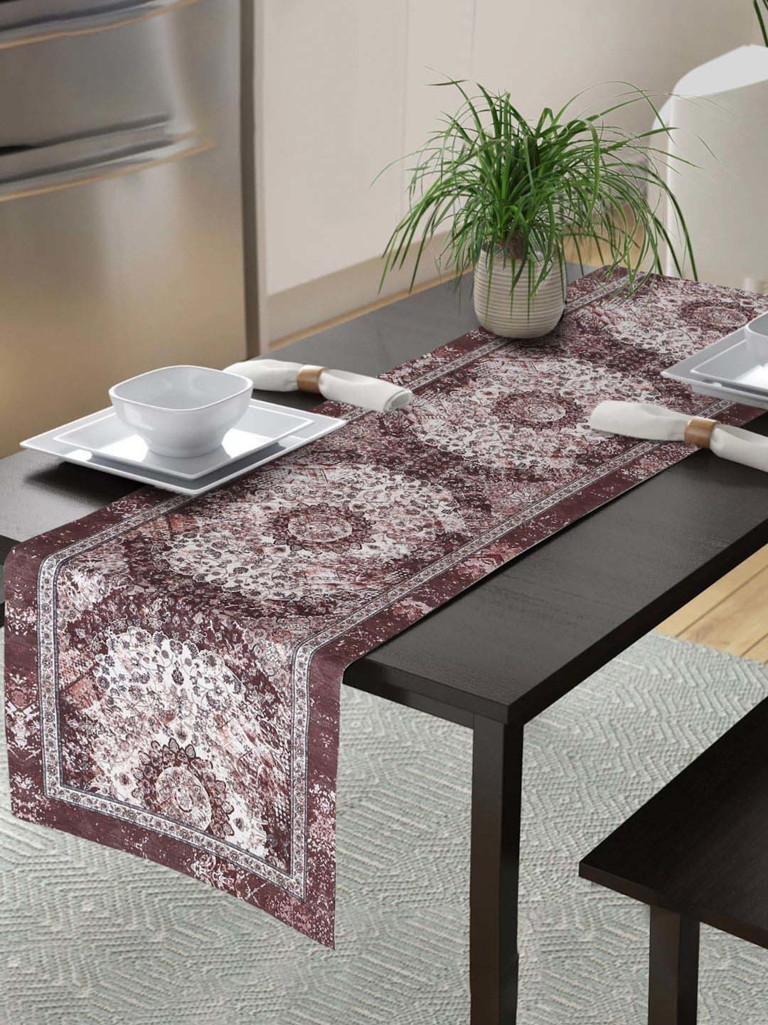 Juvale Placemats with Table Runner (Gold Foil, 6 Pieces)