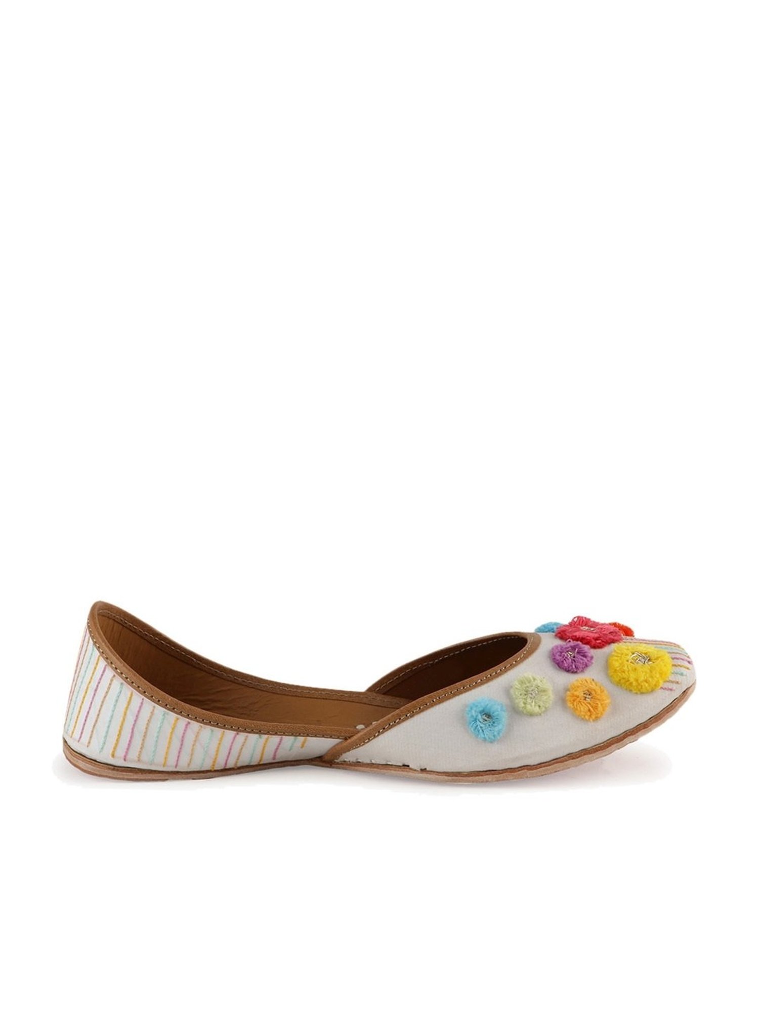 Glam Story Women's White Ethnic Juttis