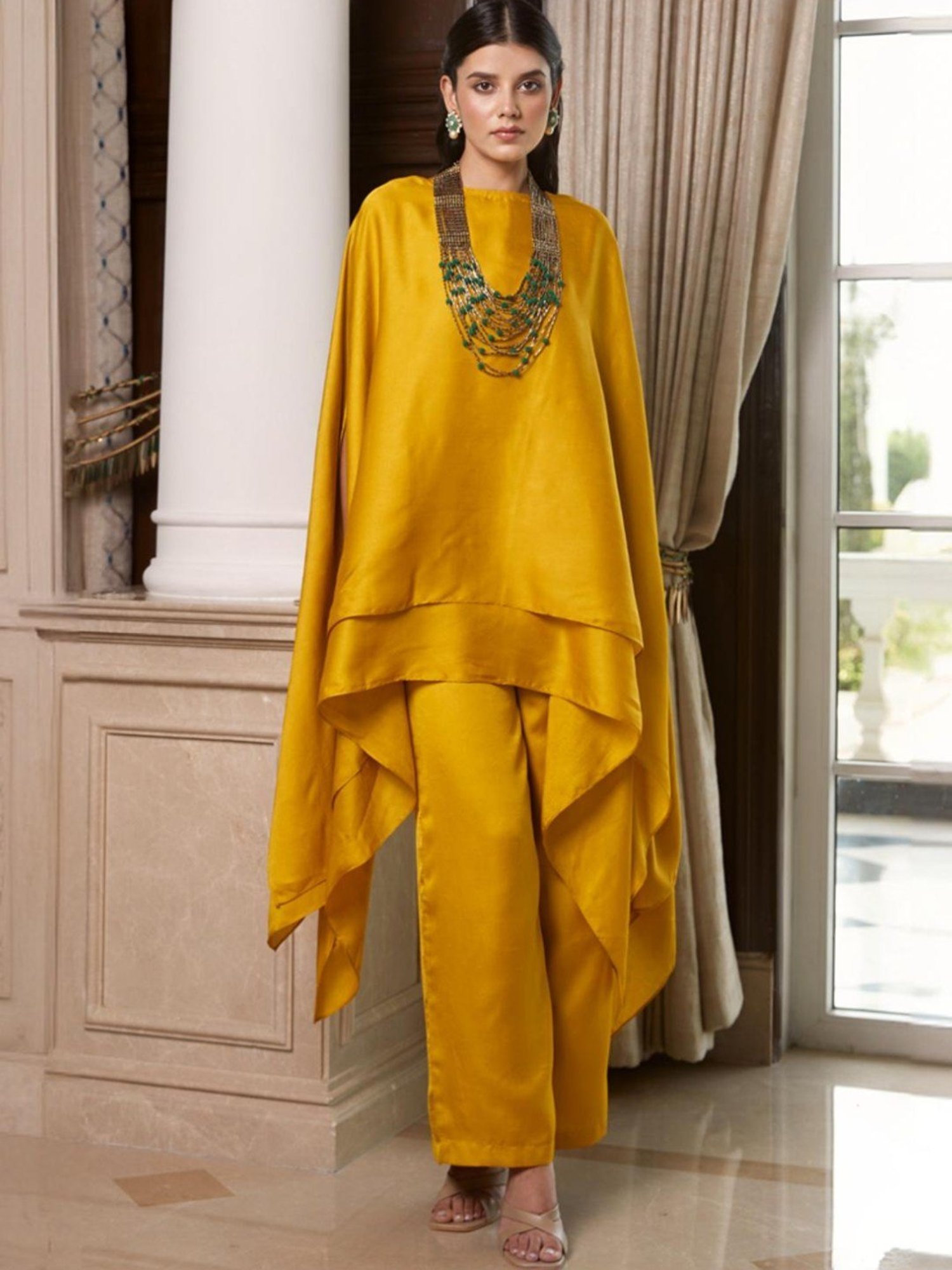 Basanti Kapde aur Koffee Yellow Tunic and Pant Co-Ord Set With Necklace