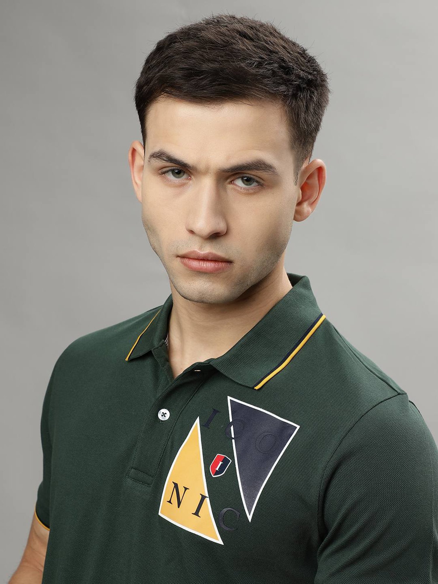 Iconic Men Colourblocked Regular Fit Cotton T-shirt