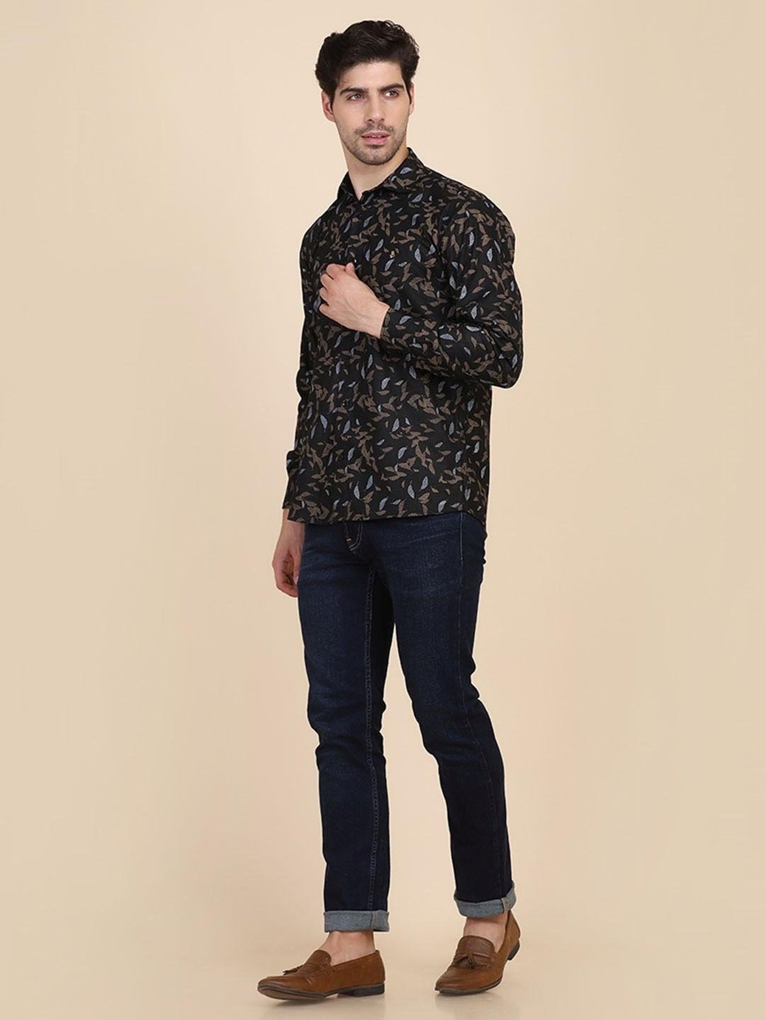 TAHVO Black Cotton Slim Fit Printed Shirt