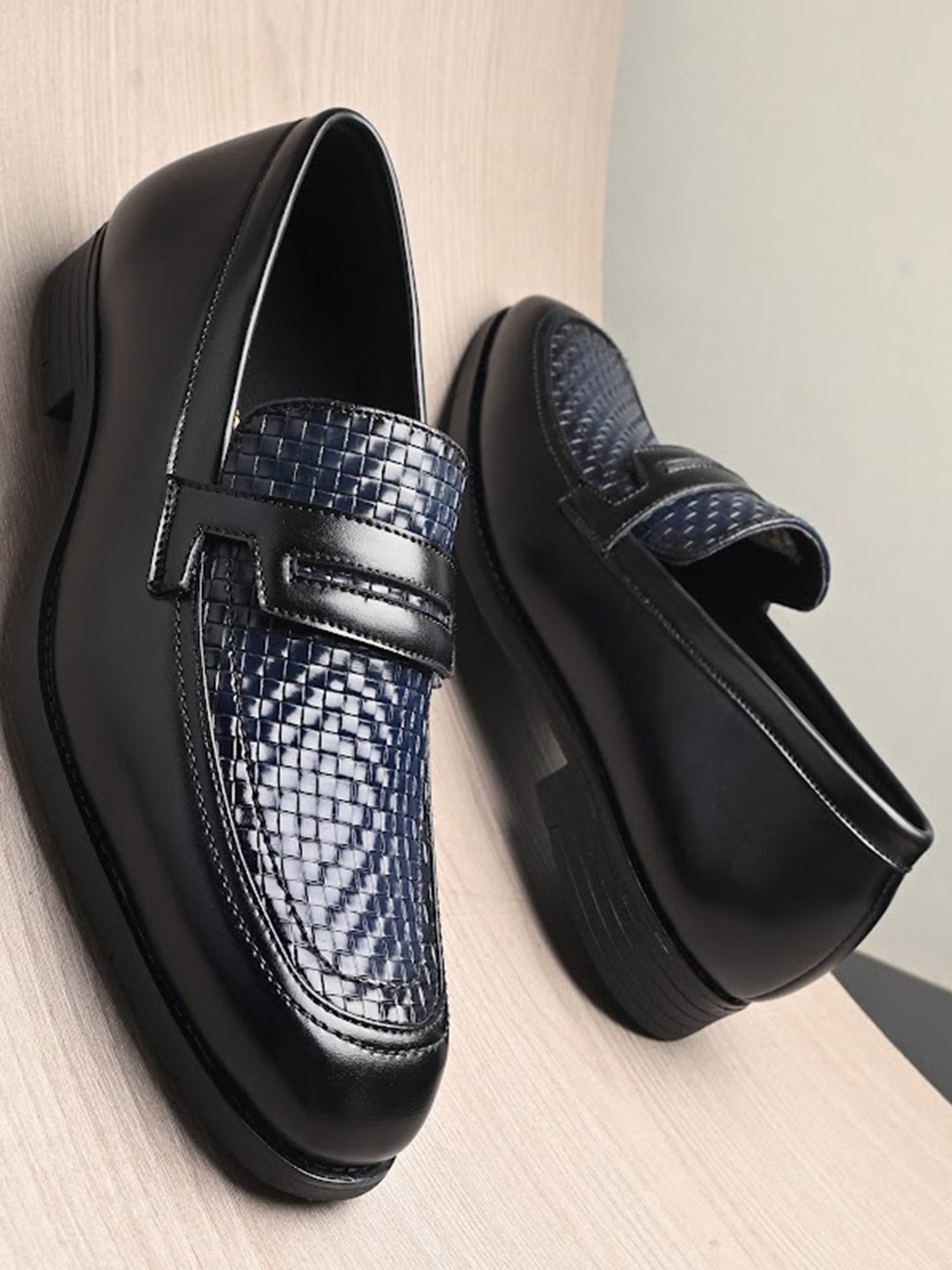 Hoversole Men's Nick Black Loafers