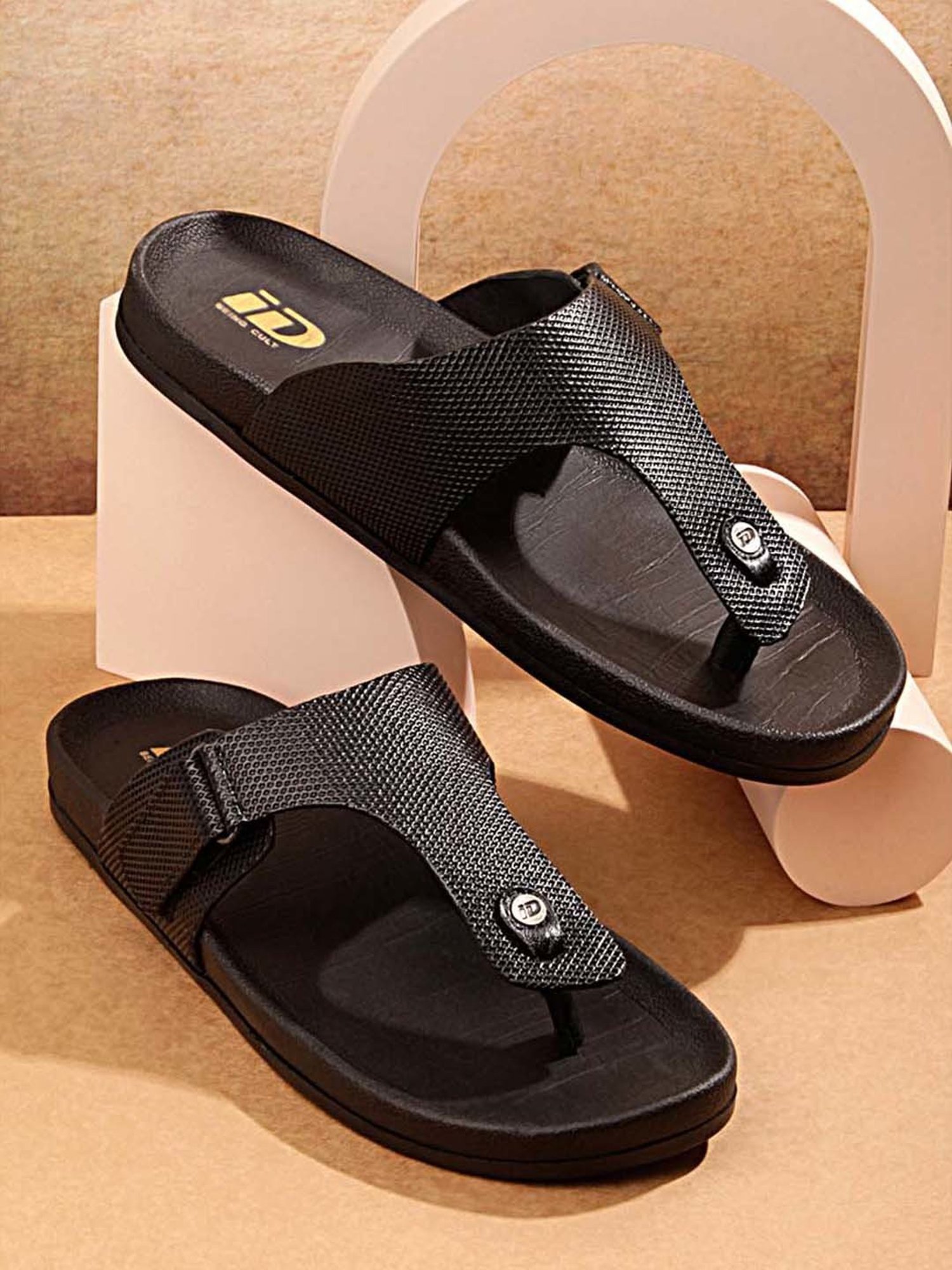 ID Men's Black T-Strap Sandals