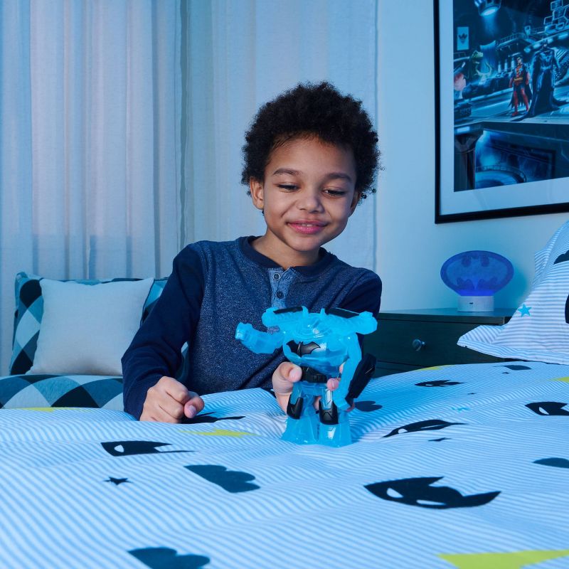 DC Comics Batman Bat-Tech 4" Deluxe Action Figure with Transforming Tech Armor