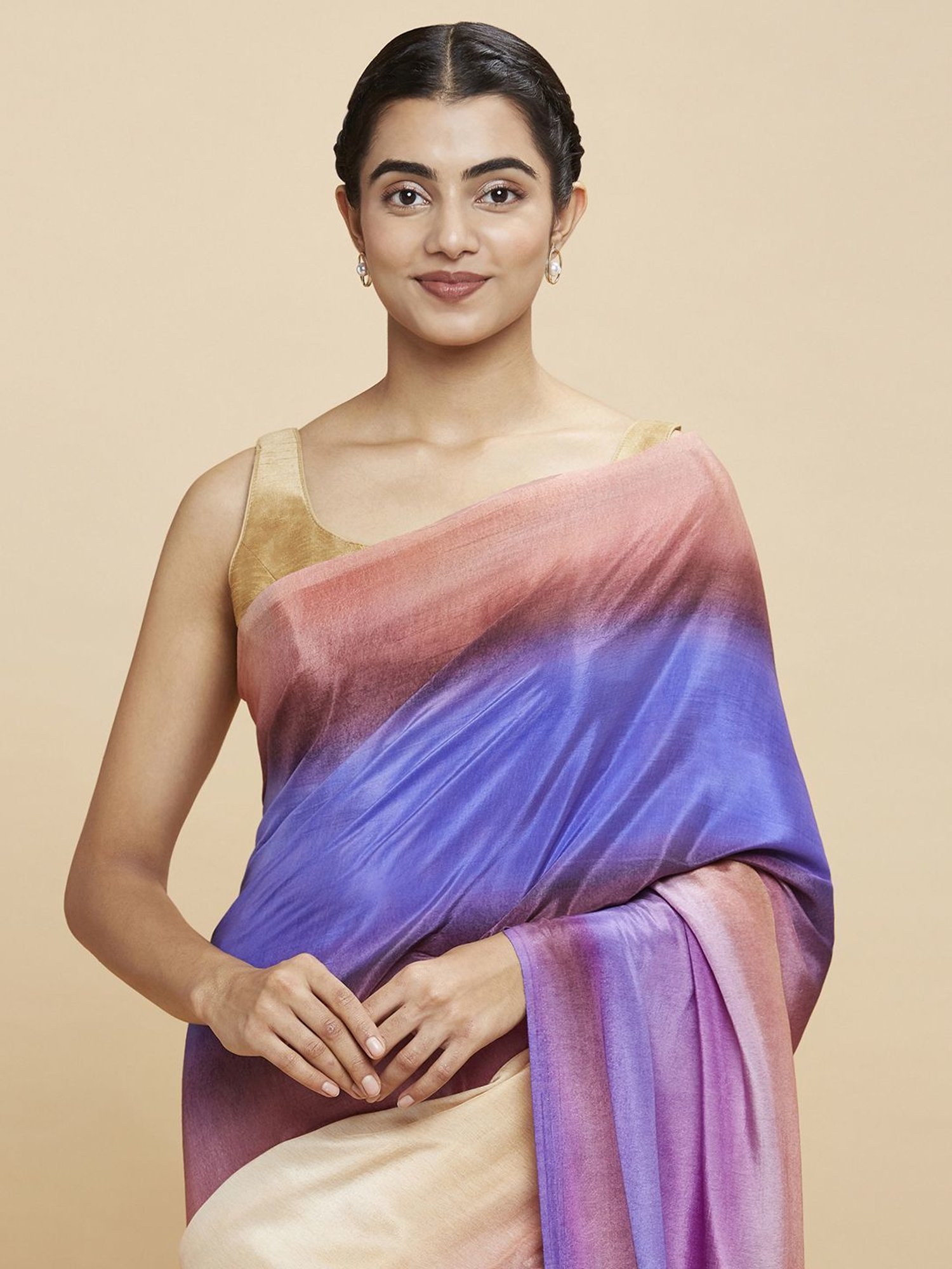 Navyasa Blue Liva Crepe Abstract Printed Saree With Coordinated Unstitched Blouse Piece