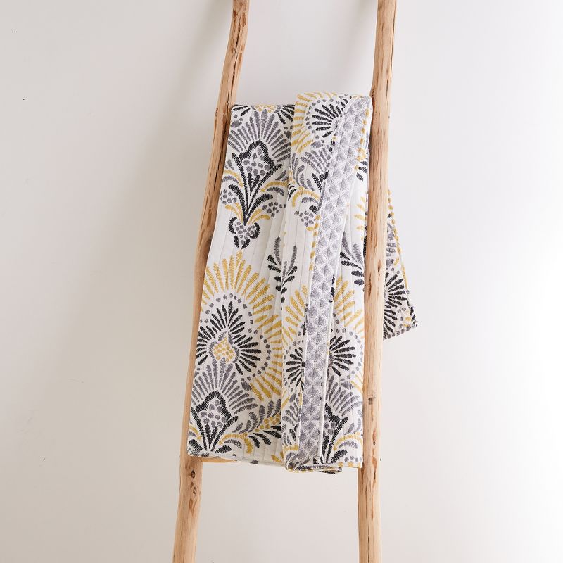 Betsey Signature Throw Blanket Red - Betseyville