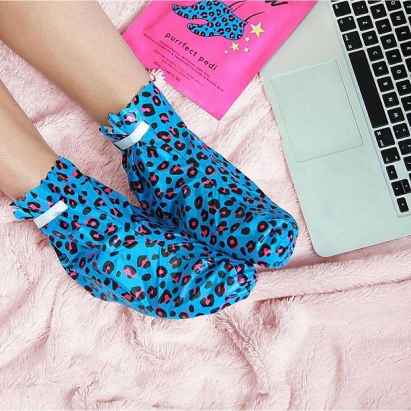 Holler and Glow Purrfect Pedi Intensive Transforming Foot Peel Sock Mask - 1.35 fl oz