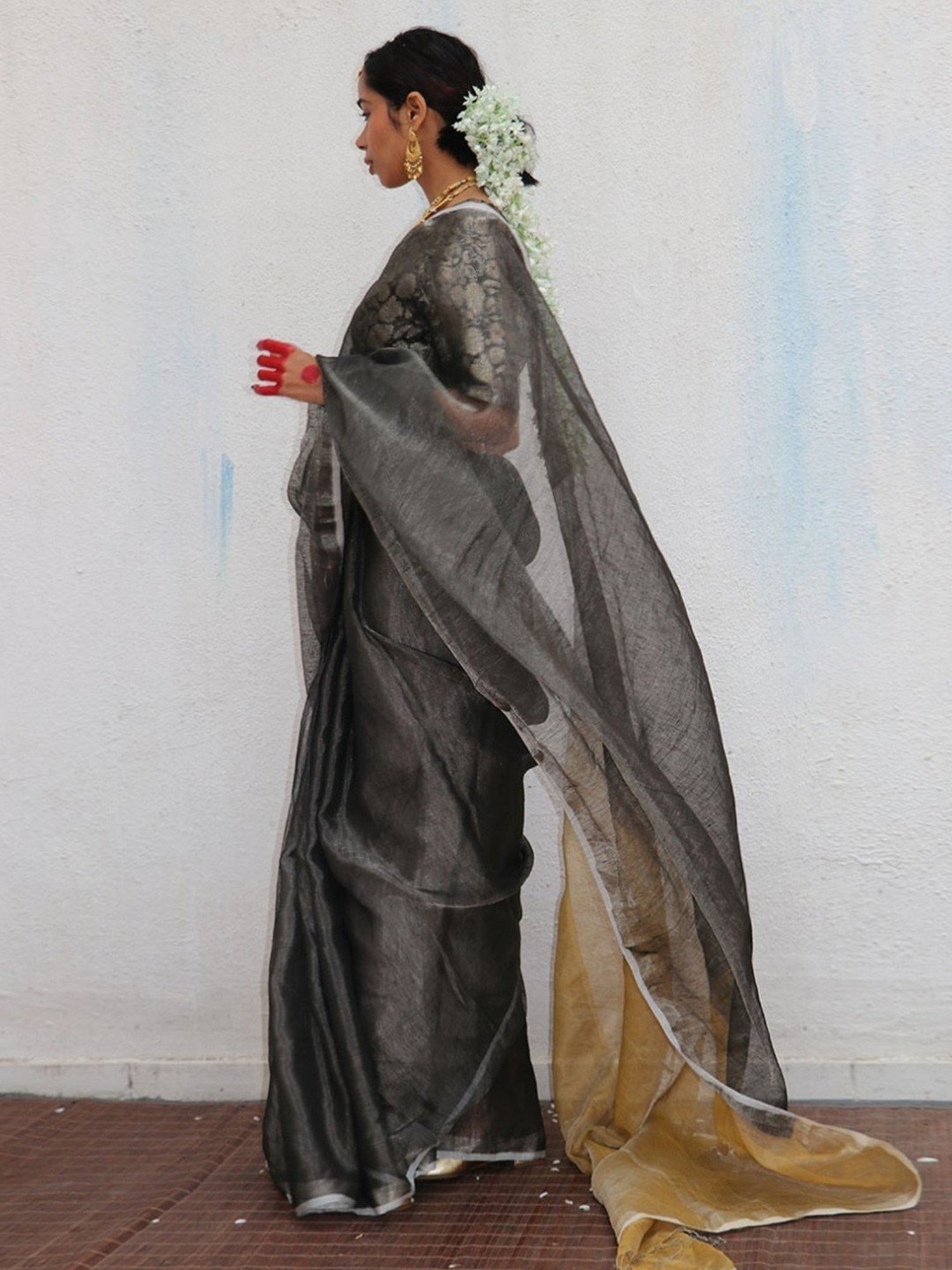 Chidiyaa Grey Chandni Raatein Charulata Handwoven Linen Zari Saree