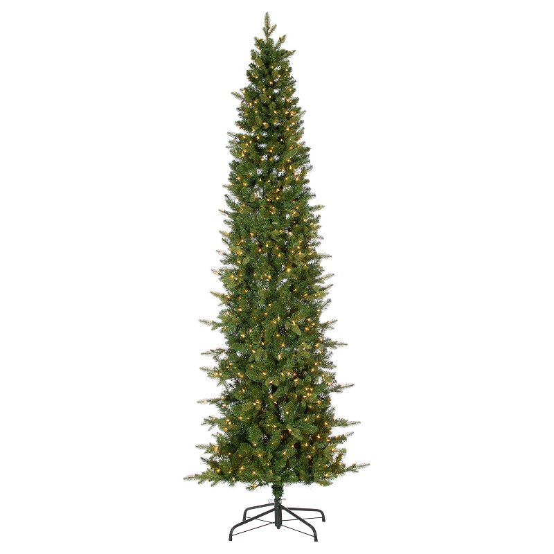 Sterling  9Ft. Natural Cut Narrow Saginaw Pine with 650 Clear Lights