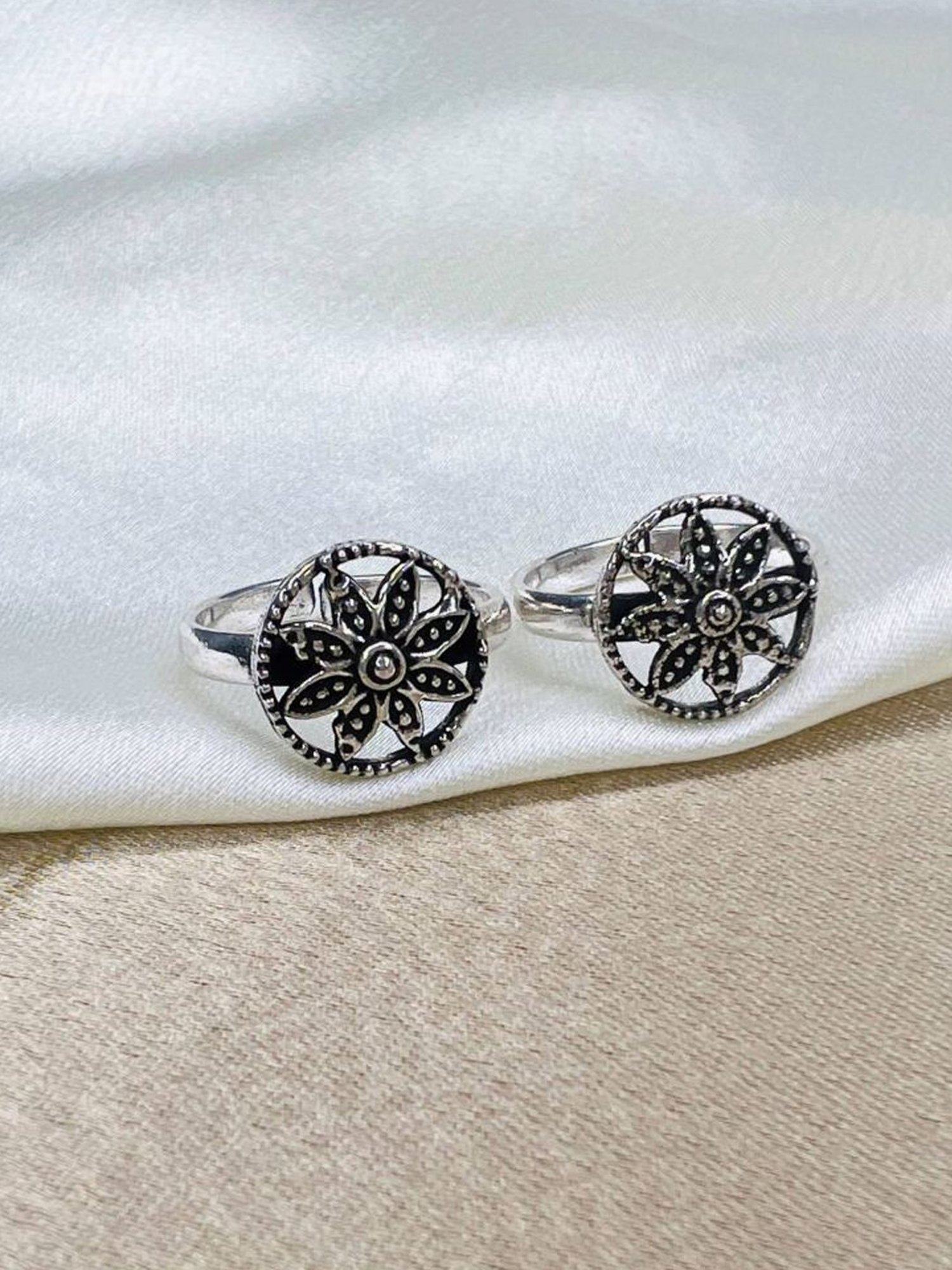 Arte Jewels 925 Sterling Silver Oxidized Toe Rings (Pair of 2)