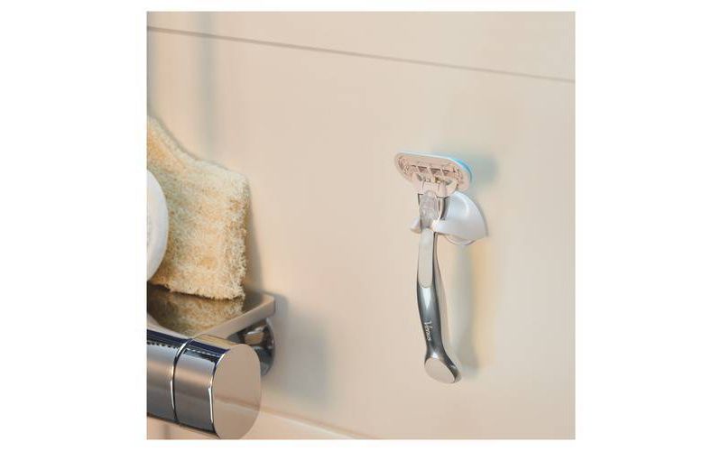 Venus Platinum Extra Smooth Women's Metal Handle Razor + 4 Razor Blade Refills