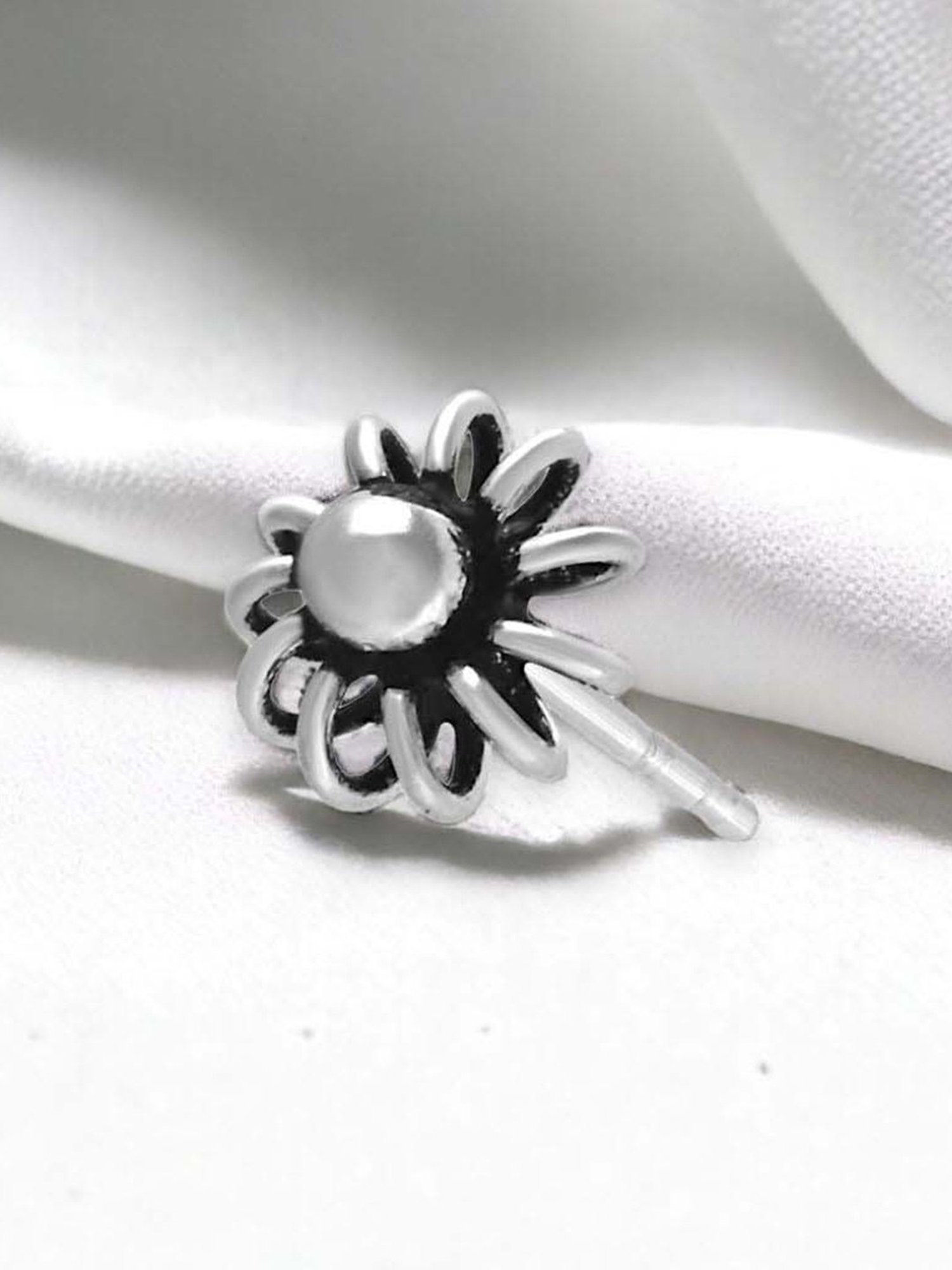 Zavya 92.5 Sterling Silver Floral Nosepin for Women