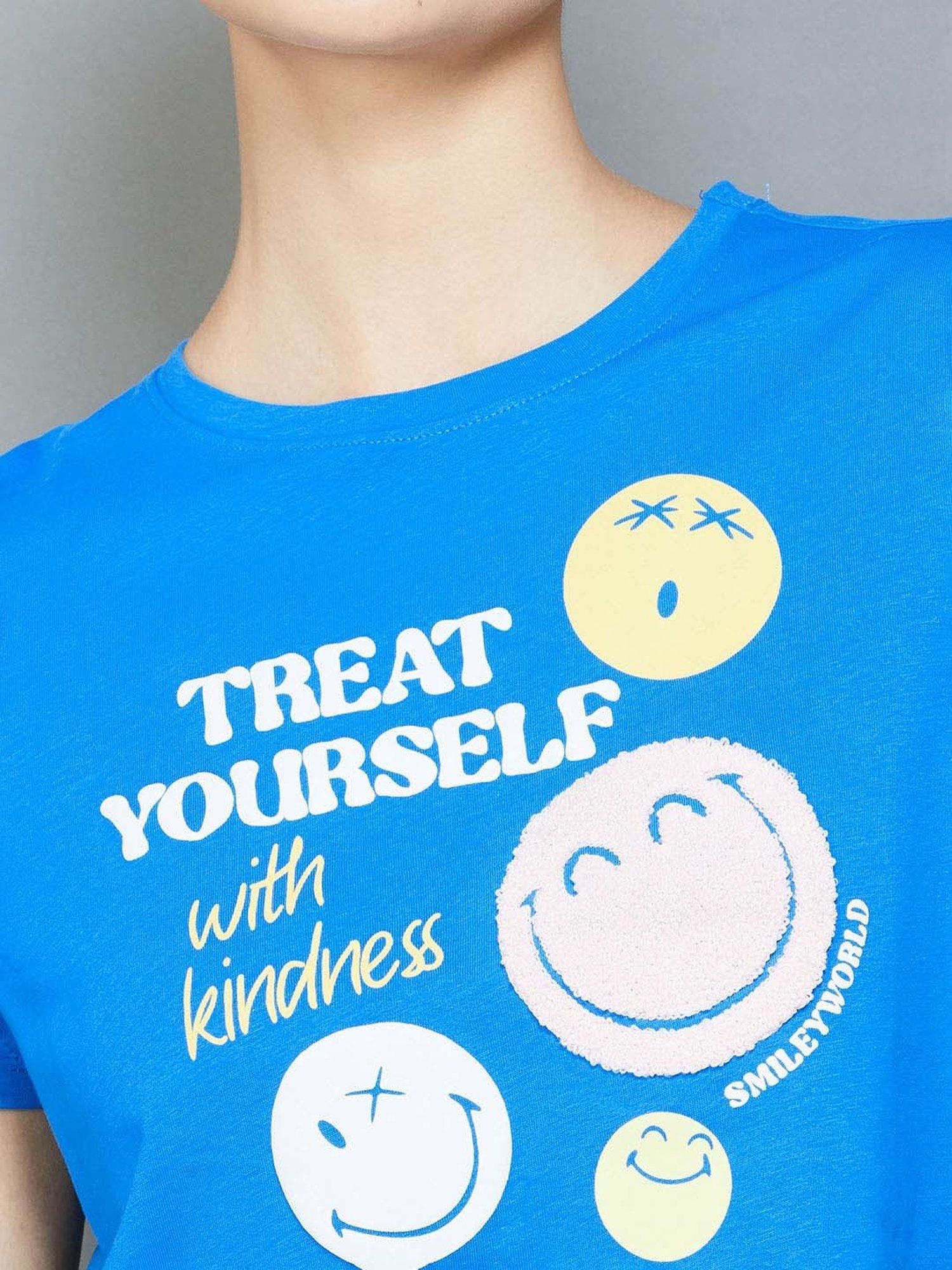 SmileyWorld Blue Cotton Printed Crop T-Shirt