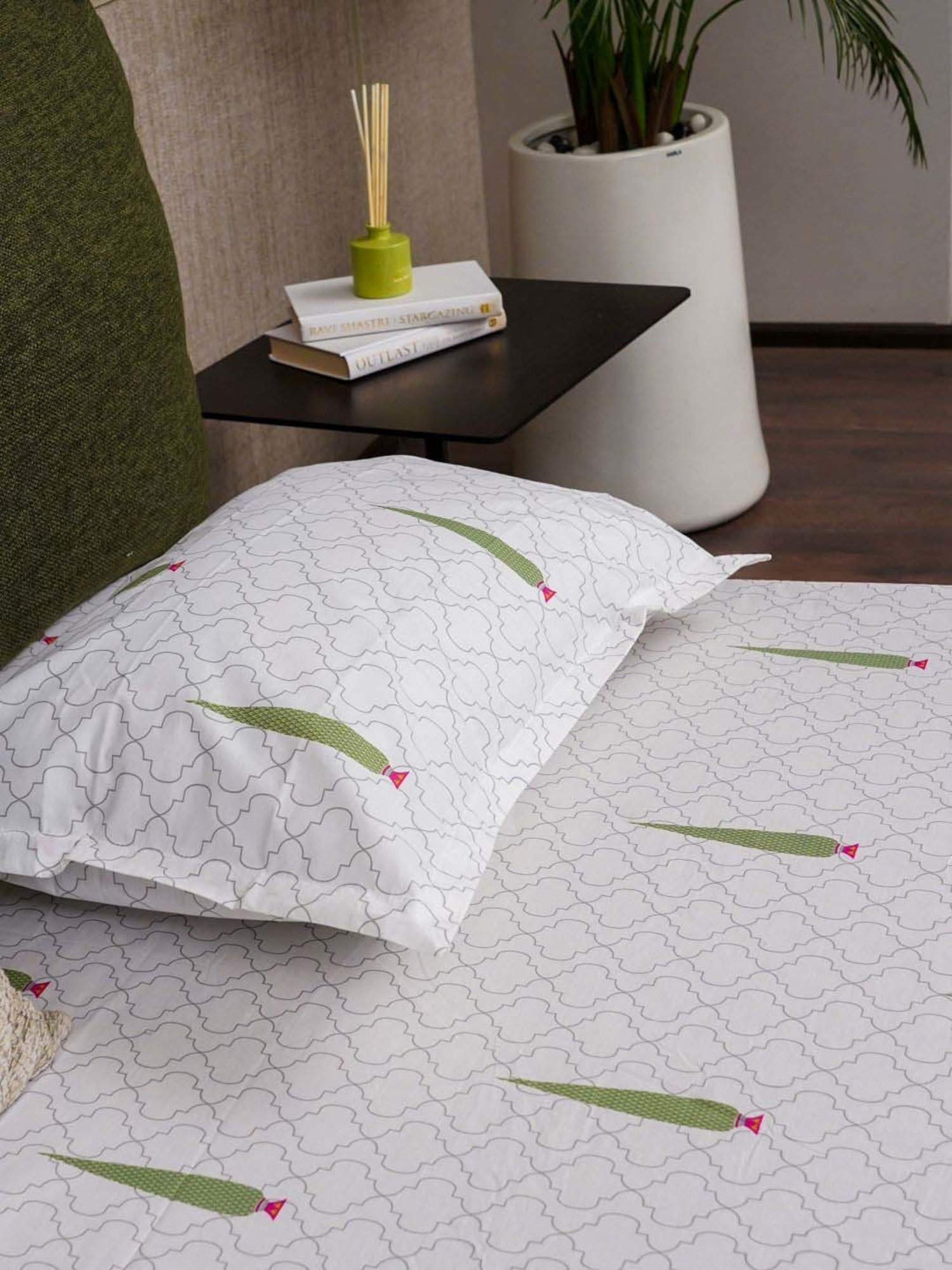 Urban Space White & Green Cotton 200 TC Pinewood Single Bedsheet with 1 Pillow Cover