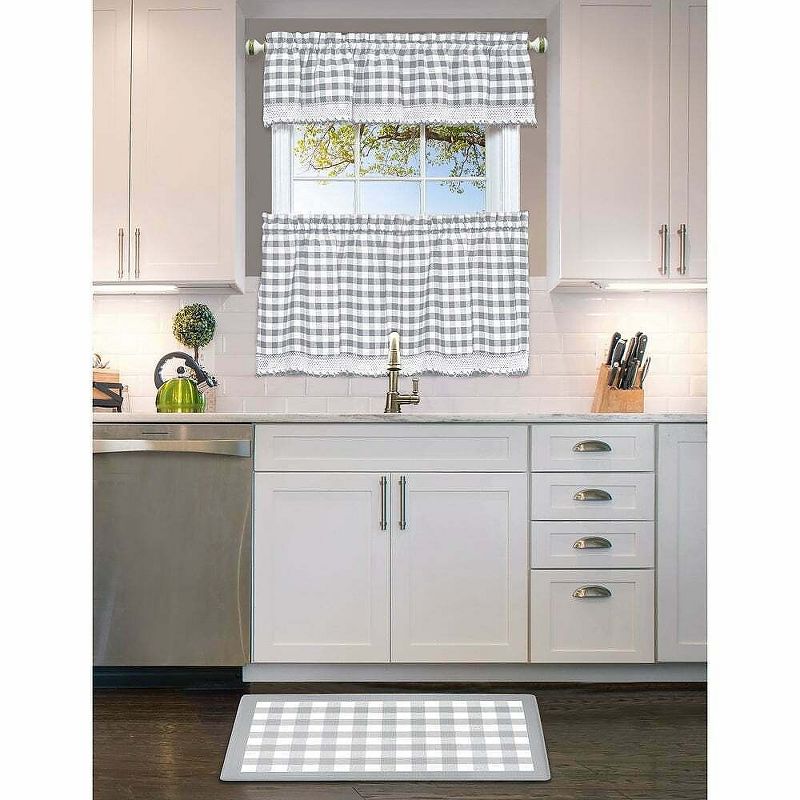 1'5"x2'5" Rectangle Plaid Floor Mats Gray - Kate Aurora