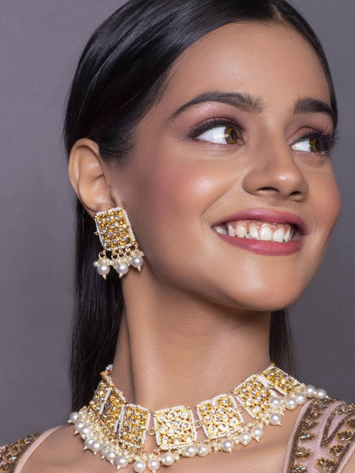 Fida Ethnic White Jewellery Set