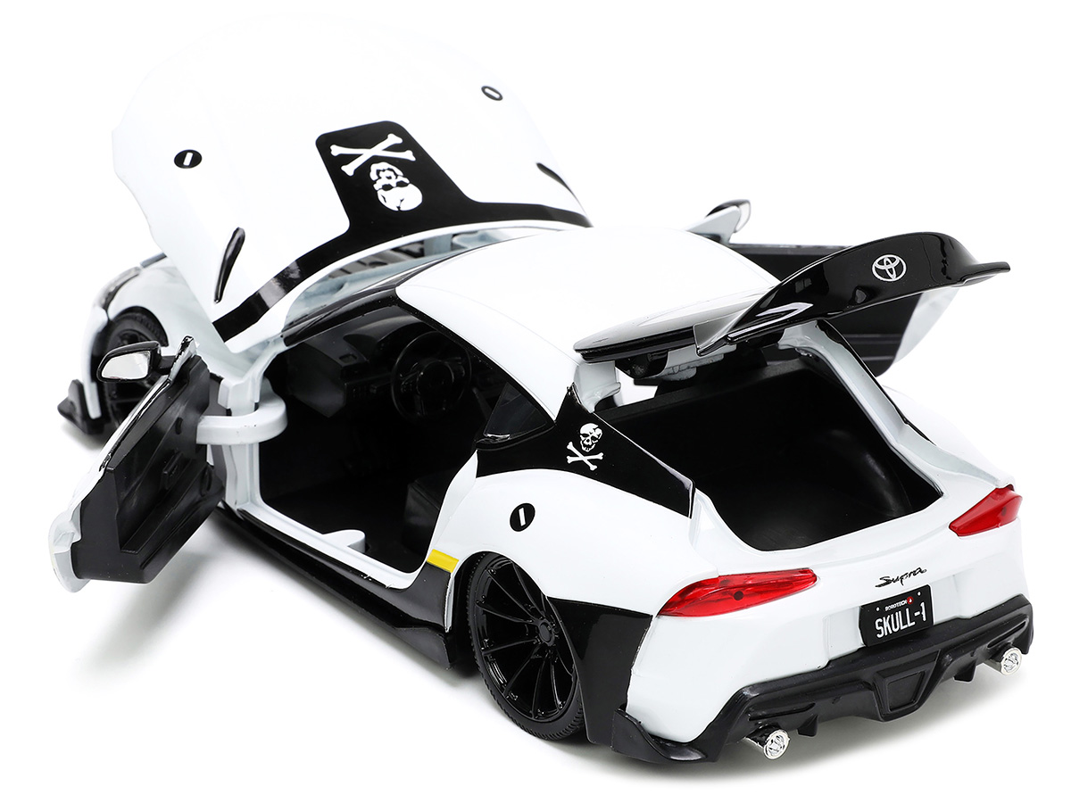 1967 Toyota 2000GT Convertible White (James Bond 007) "You Only Live Twice" (1967) Movie "Pop Culture" Series 1/64 Diecast Model Car by Johnny Lightning