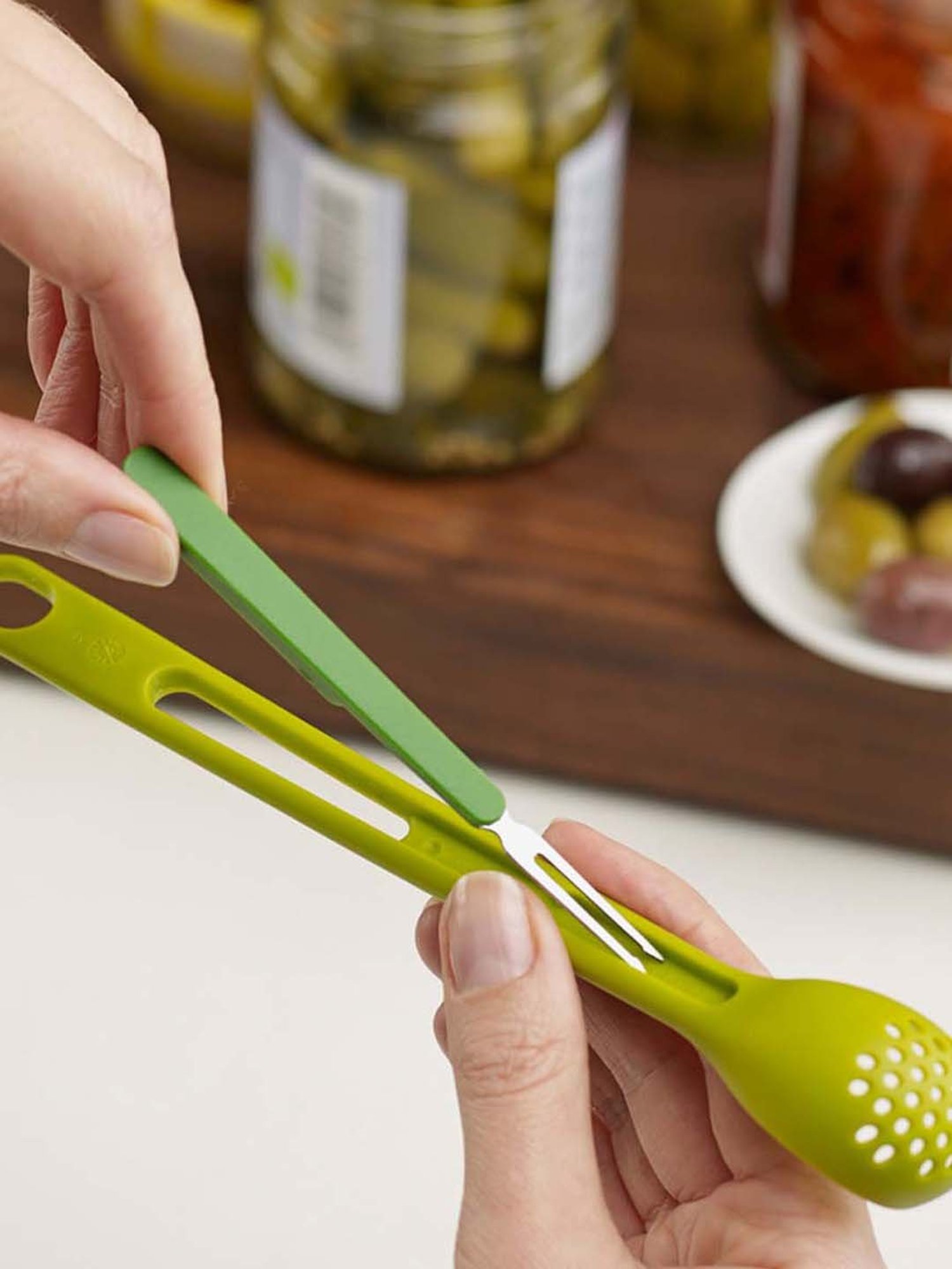 JOSEPH JOSEPH Green Steel 20 cm Long-Handled Slotted Spoon - Set of 1