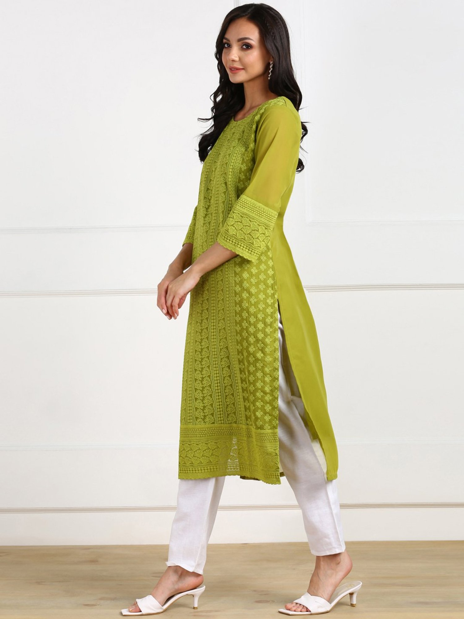 SWAGG INDIA Green Embroidered Straight Kurta