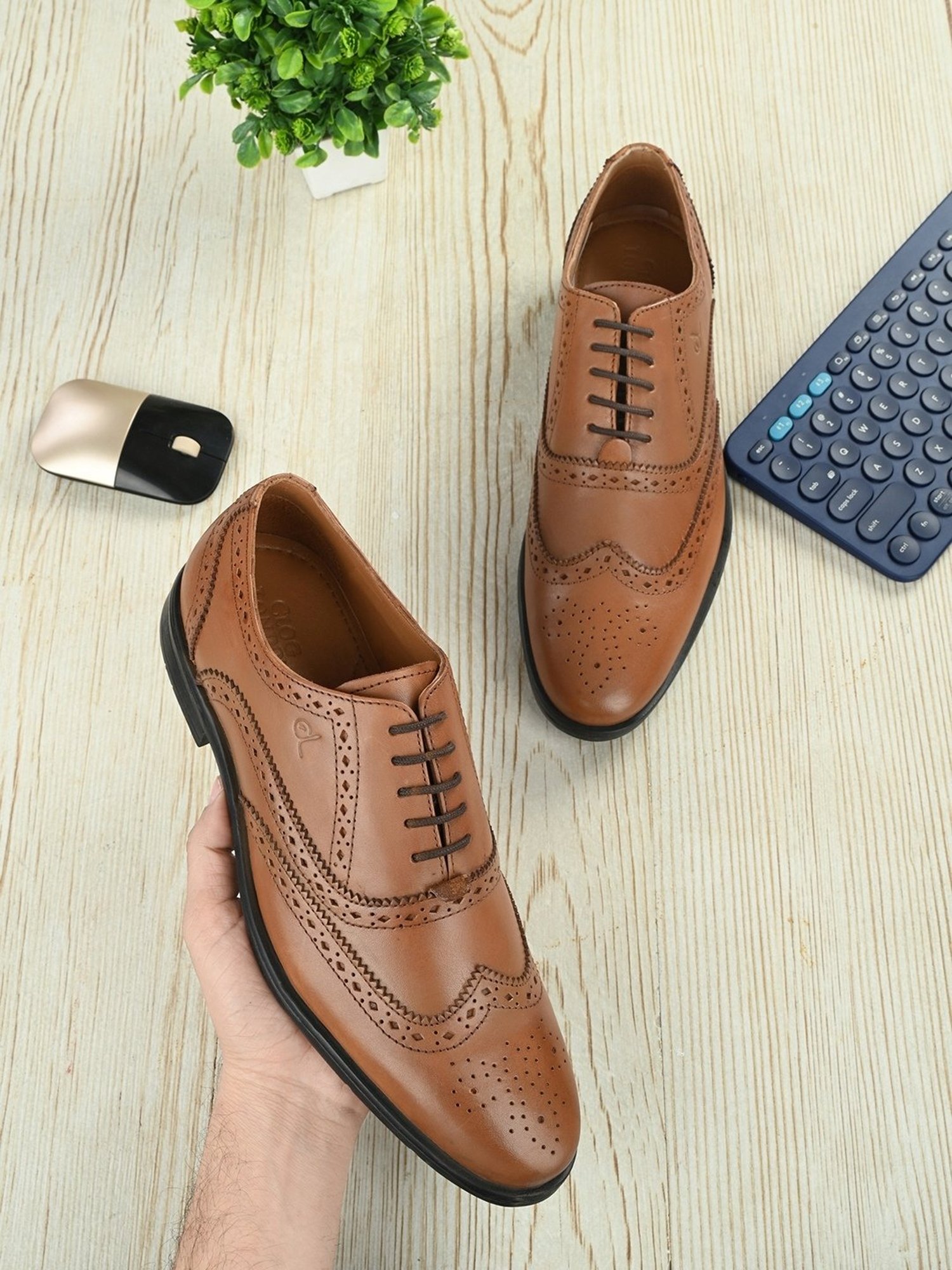 Clog London Men's Tan Brogue Shoes