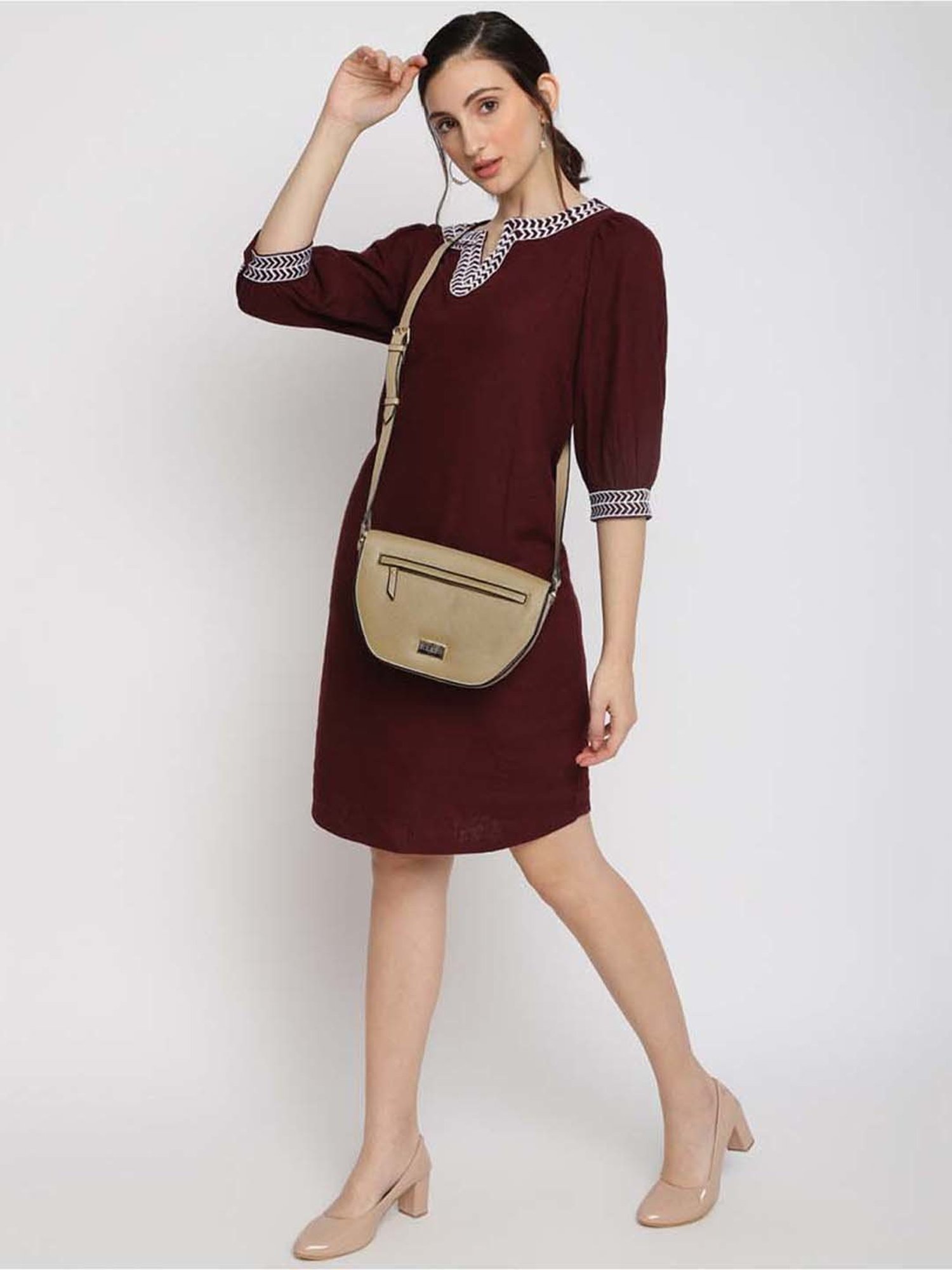 KLEIO Beige Solid Medium Sling Handbag