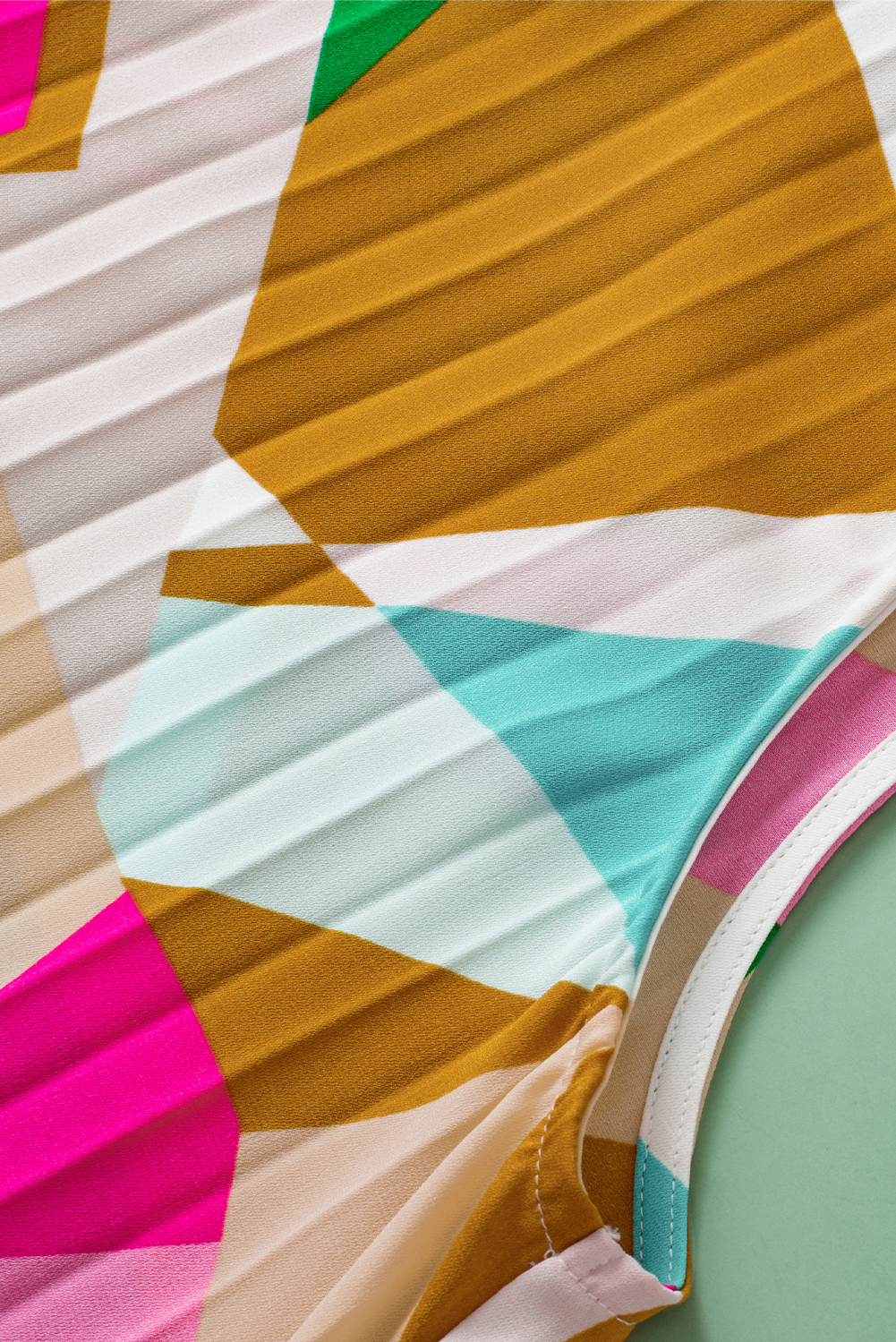 Multicolor Boho Geometric Print Keyhole Back Pleated Sleeveless Shirt