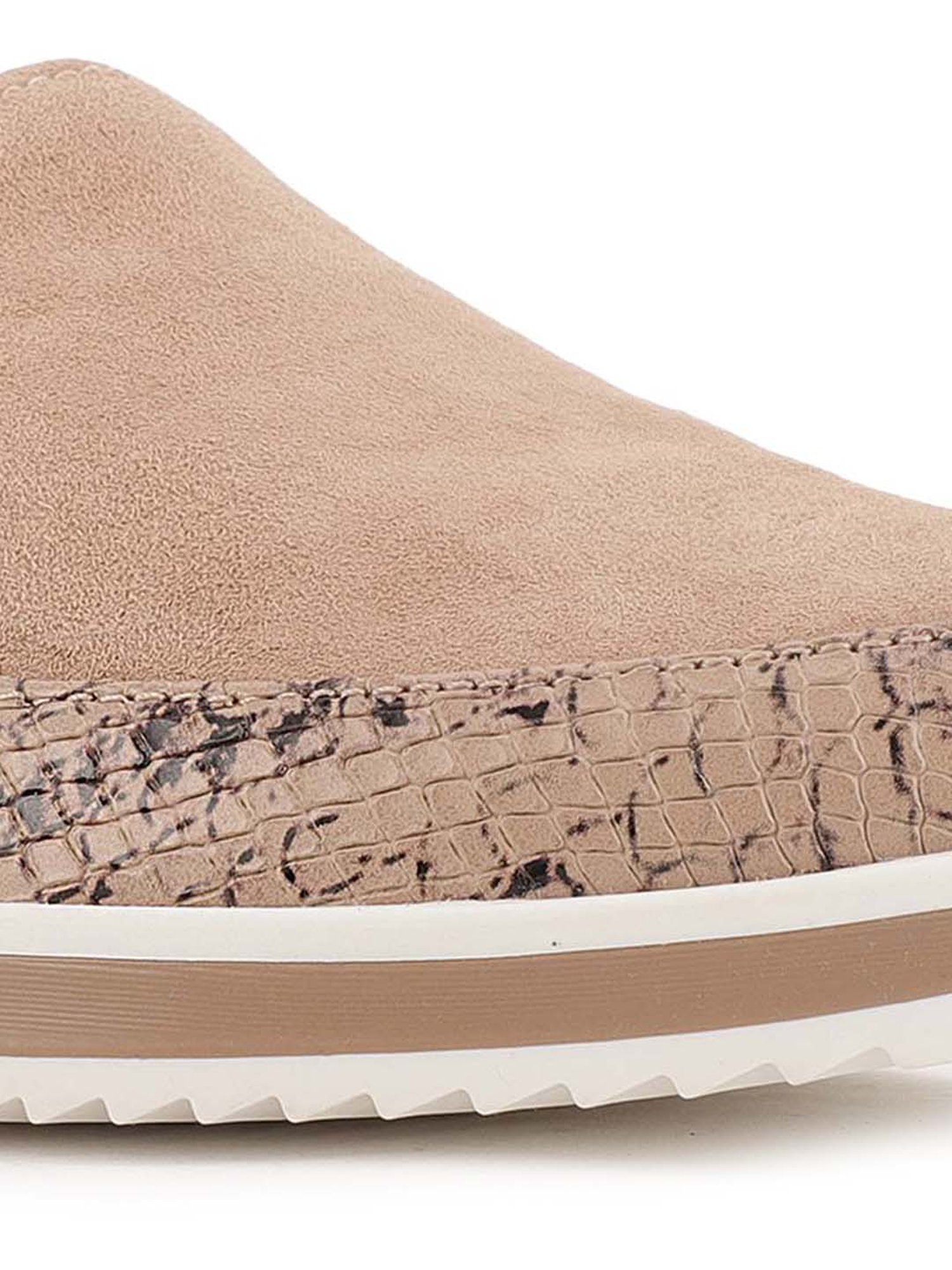 Naturalizer by Bata Women's Beige Moccasins