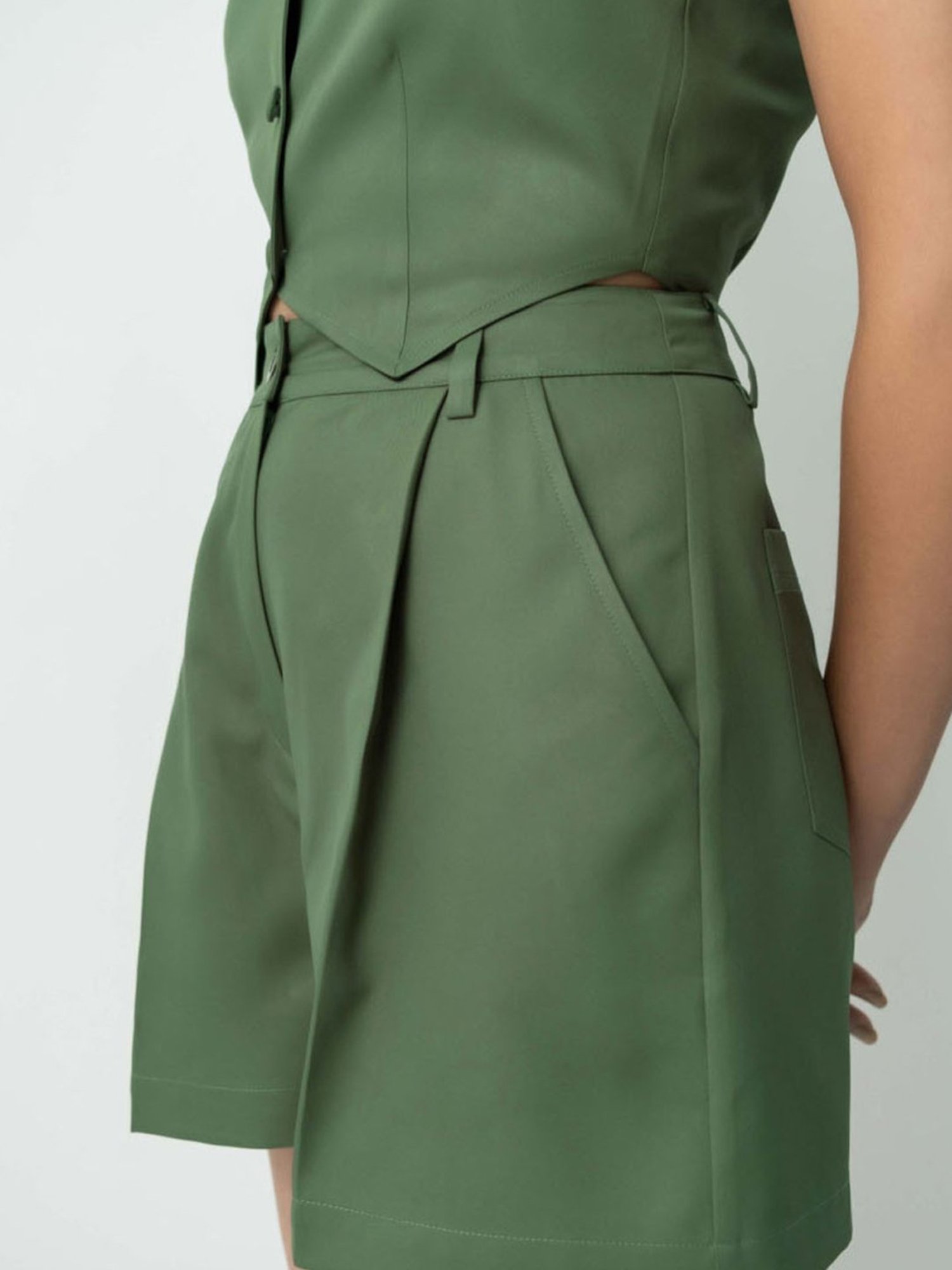 Qua Cropped Tailored Waistcoat