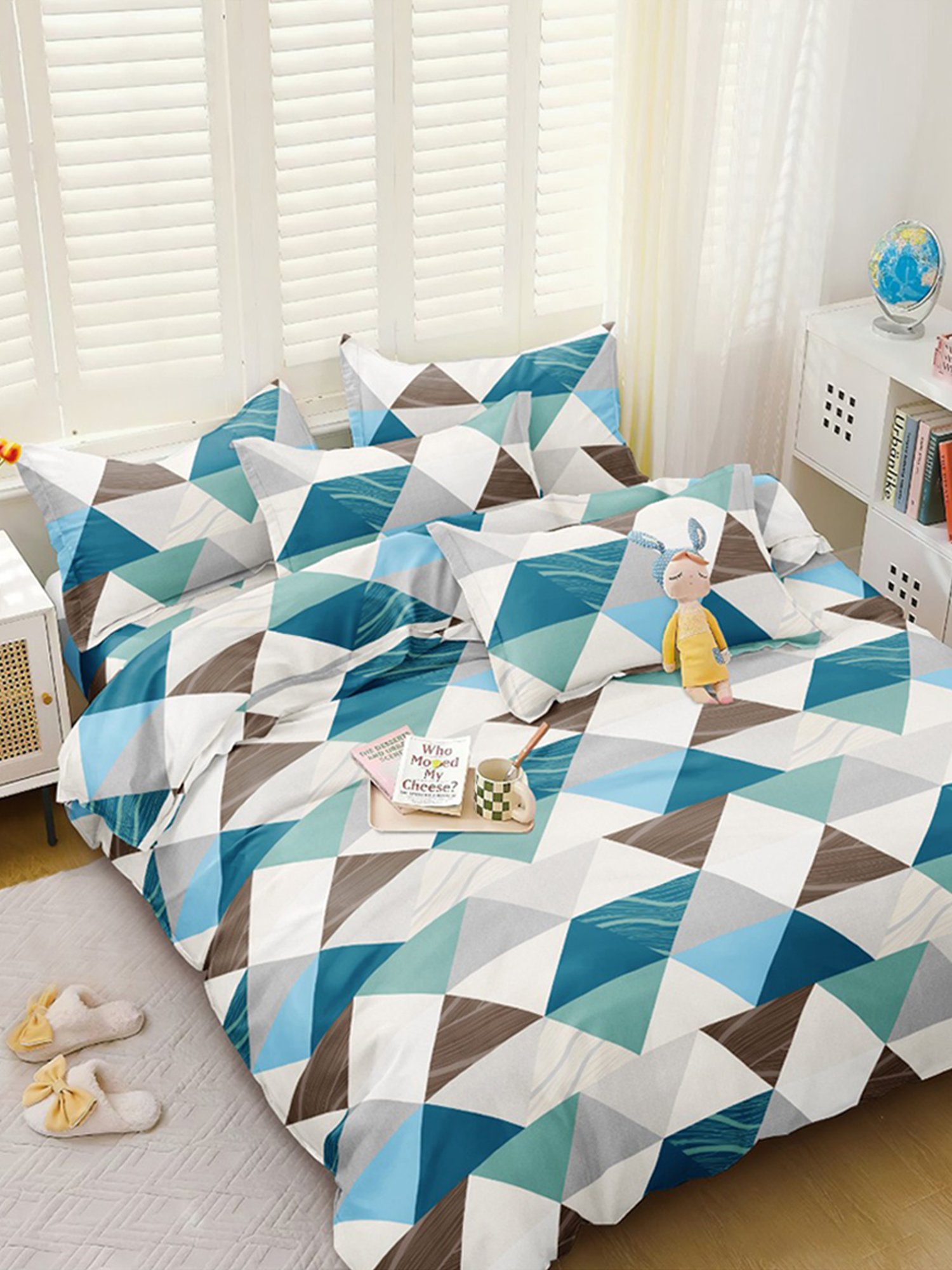 Ariana Forli UltraSoft Geometric Blue 140 TC Microfibre Bedsheet with 2 Pillow Covers