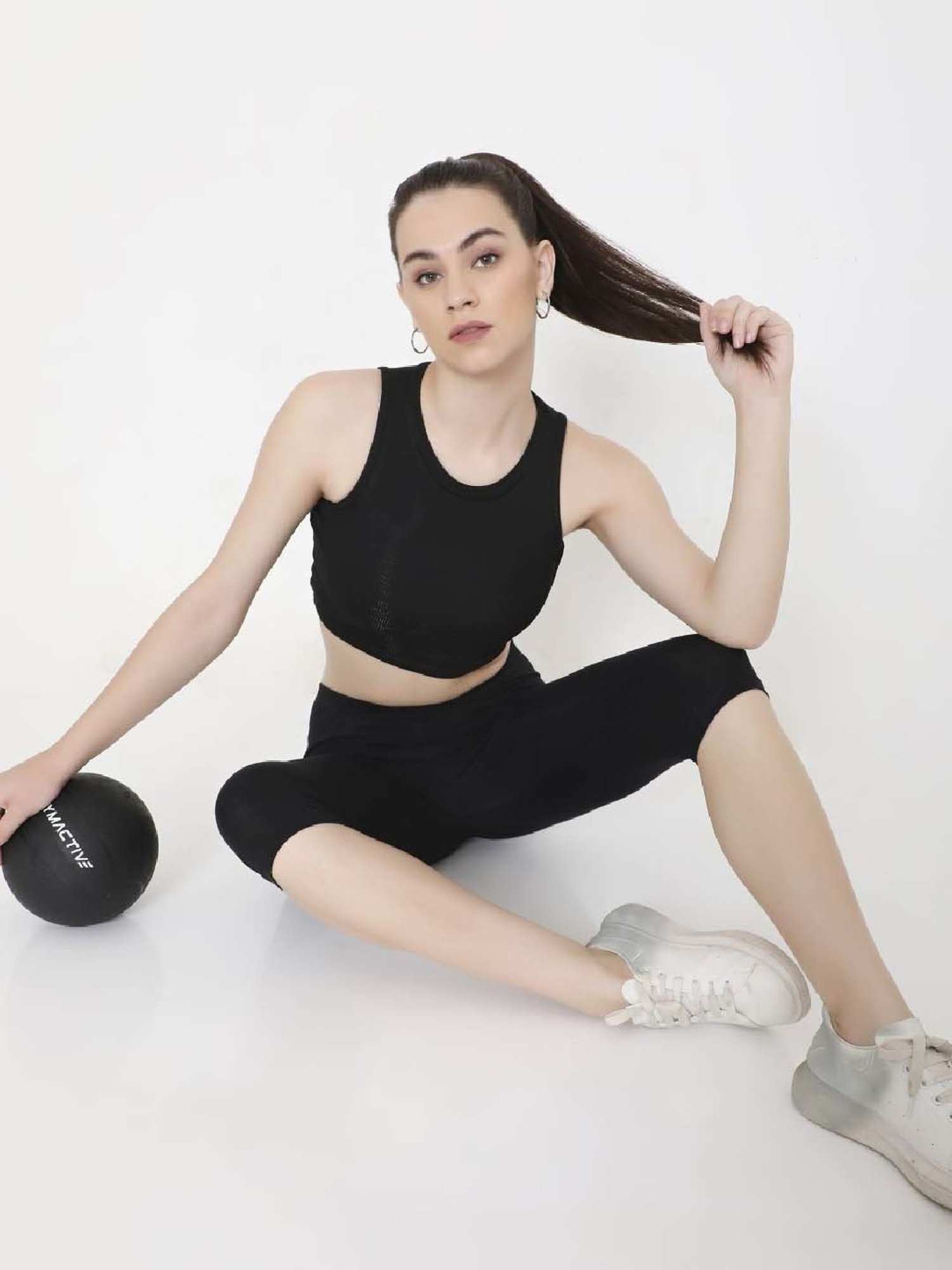 FEELINGS Black Cotton Plain Capris