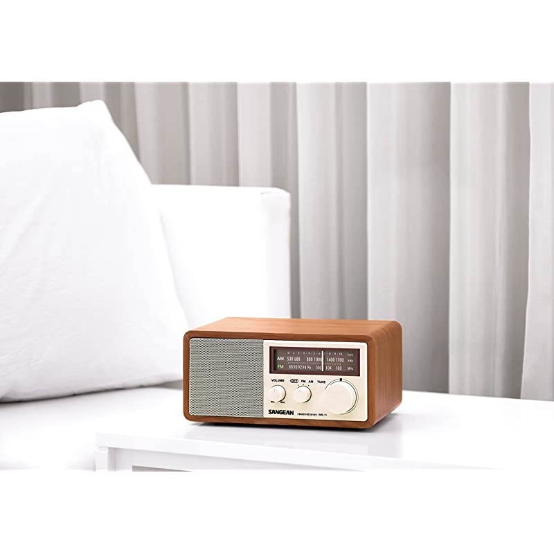 WR11 Wood Cabinet AMFM Table Top Analog Radio