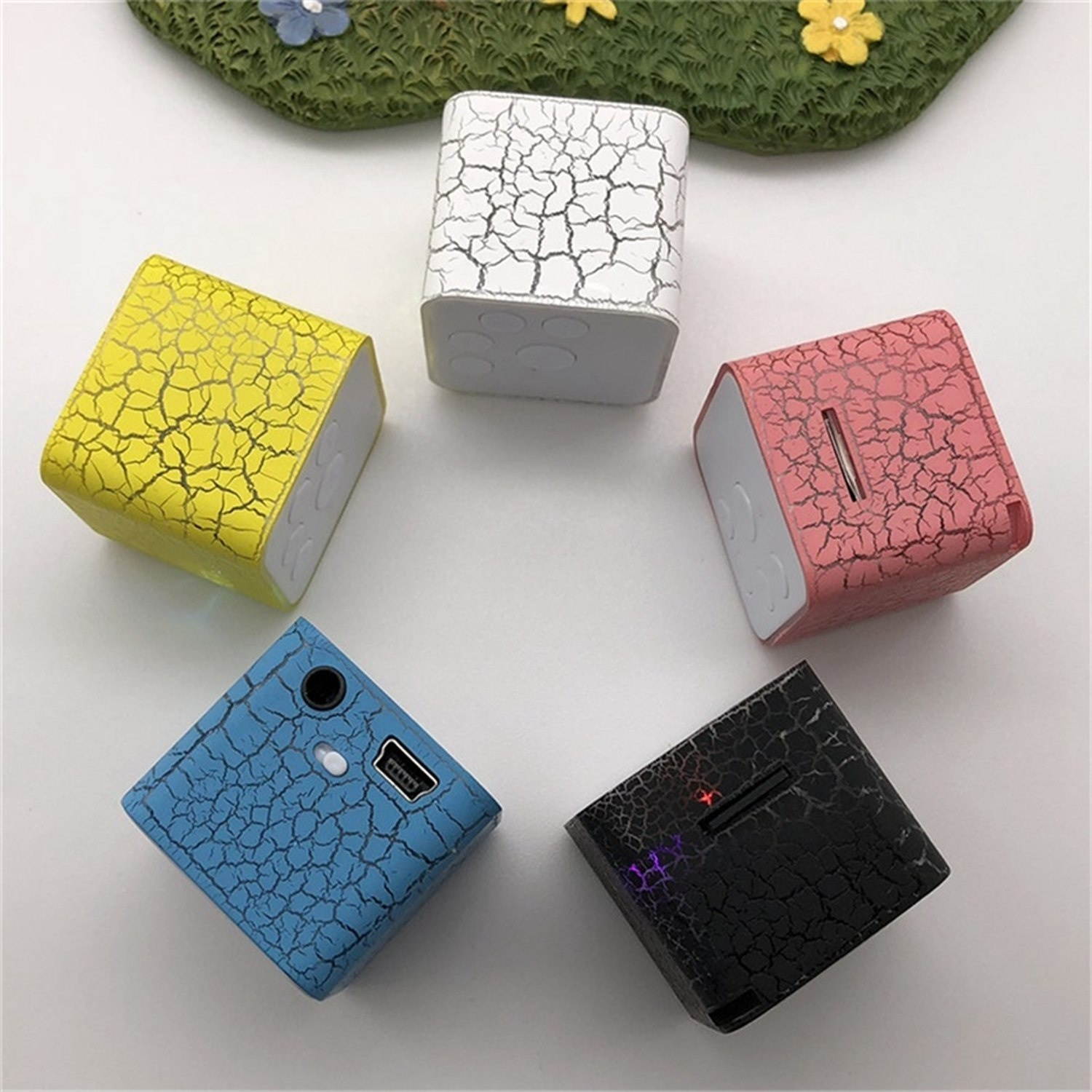 2 Pcs External Sound 120Mah Mini USB 4H MP3 Player 32X30X30mm Colorful Light 3.5mm Mp3 Music Player Support TF SD Card with Speakers, Black & Blue