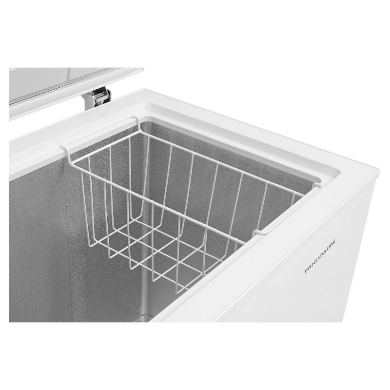 Frigidaire 5.0 cu ft Chest Freezer White