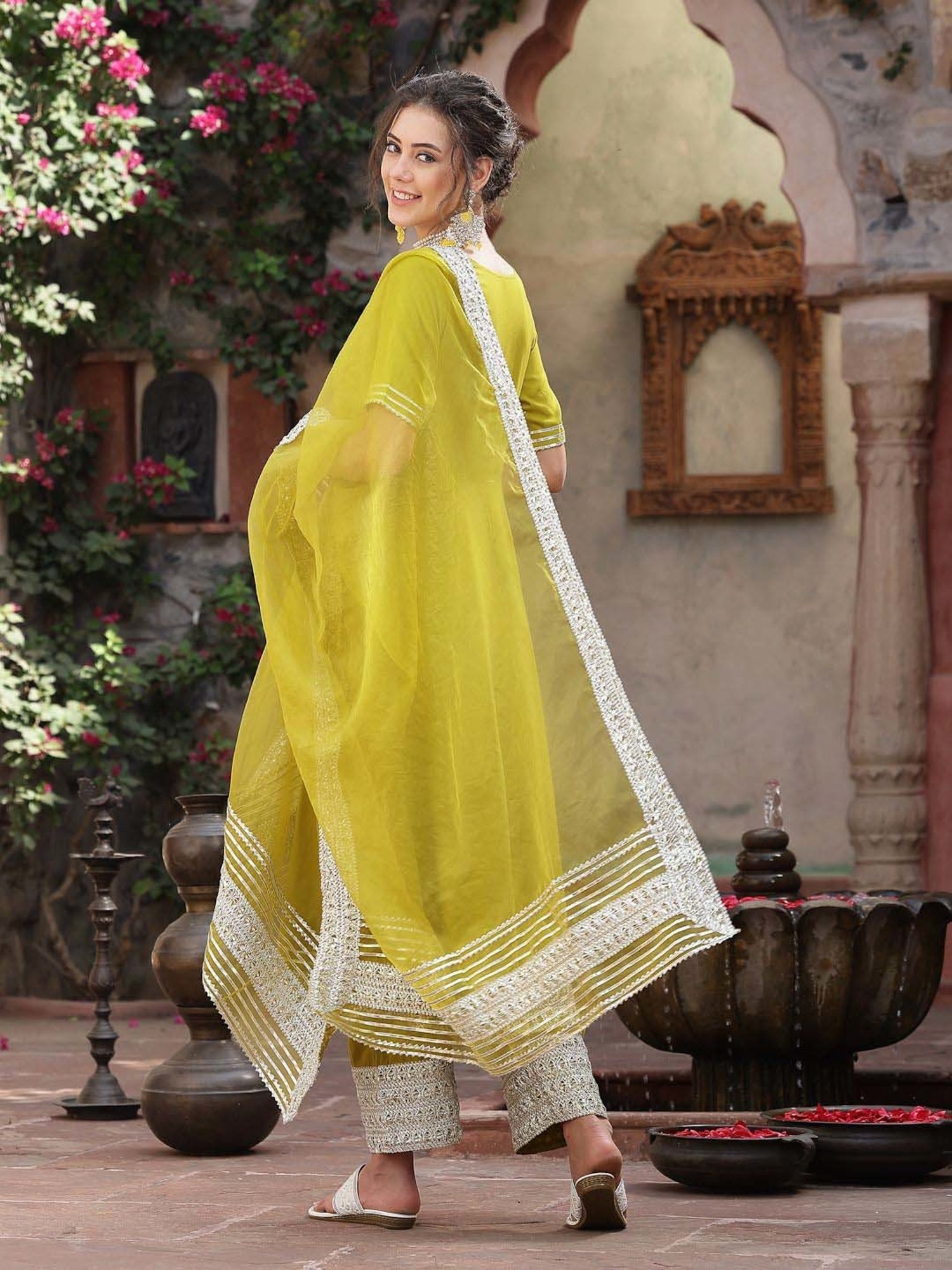 Stylum Green Plain Kurta Pant Set With Dupatta