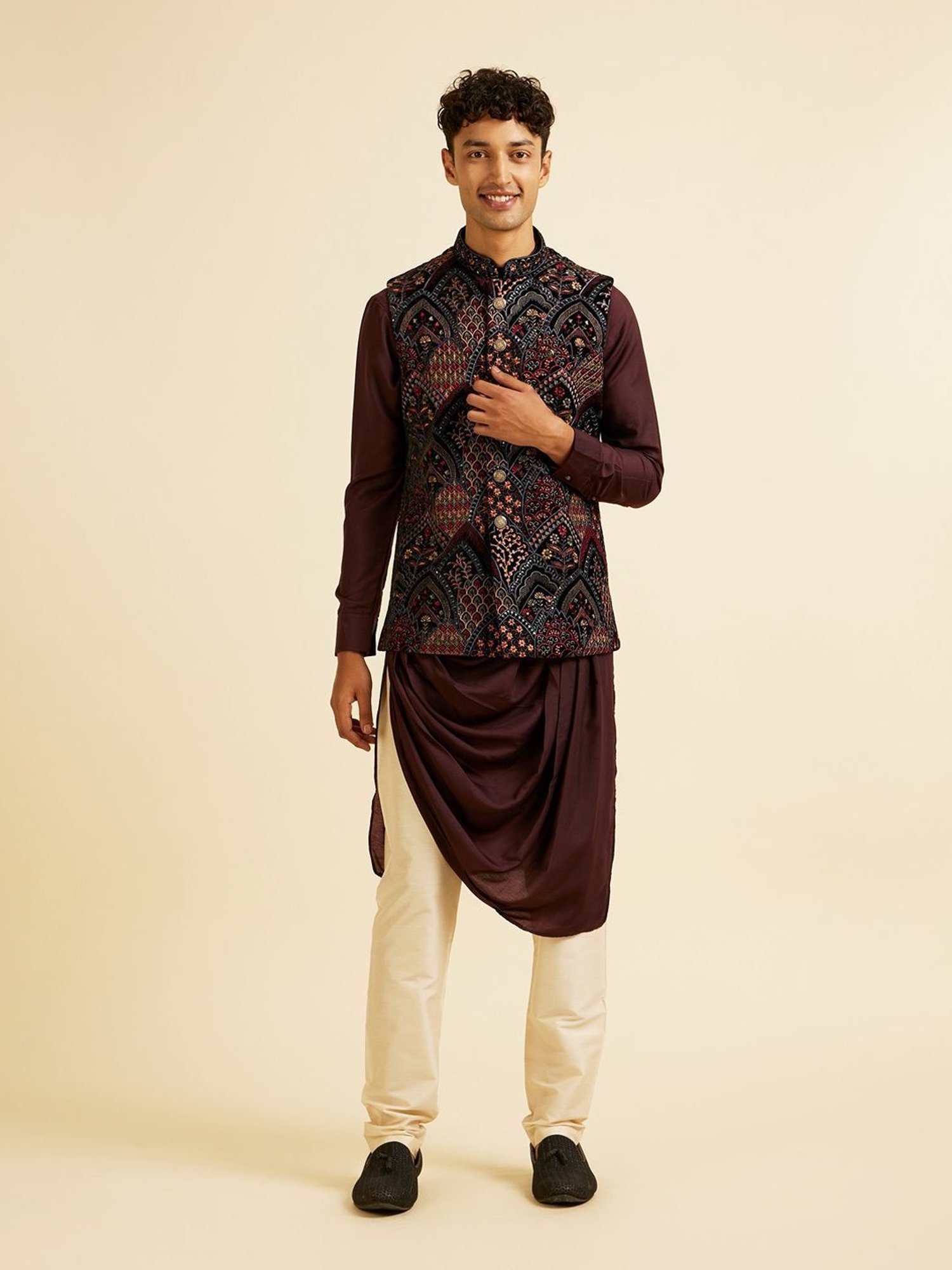 Manyavar Black Regular Fit Embroidered Nehru Jacket